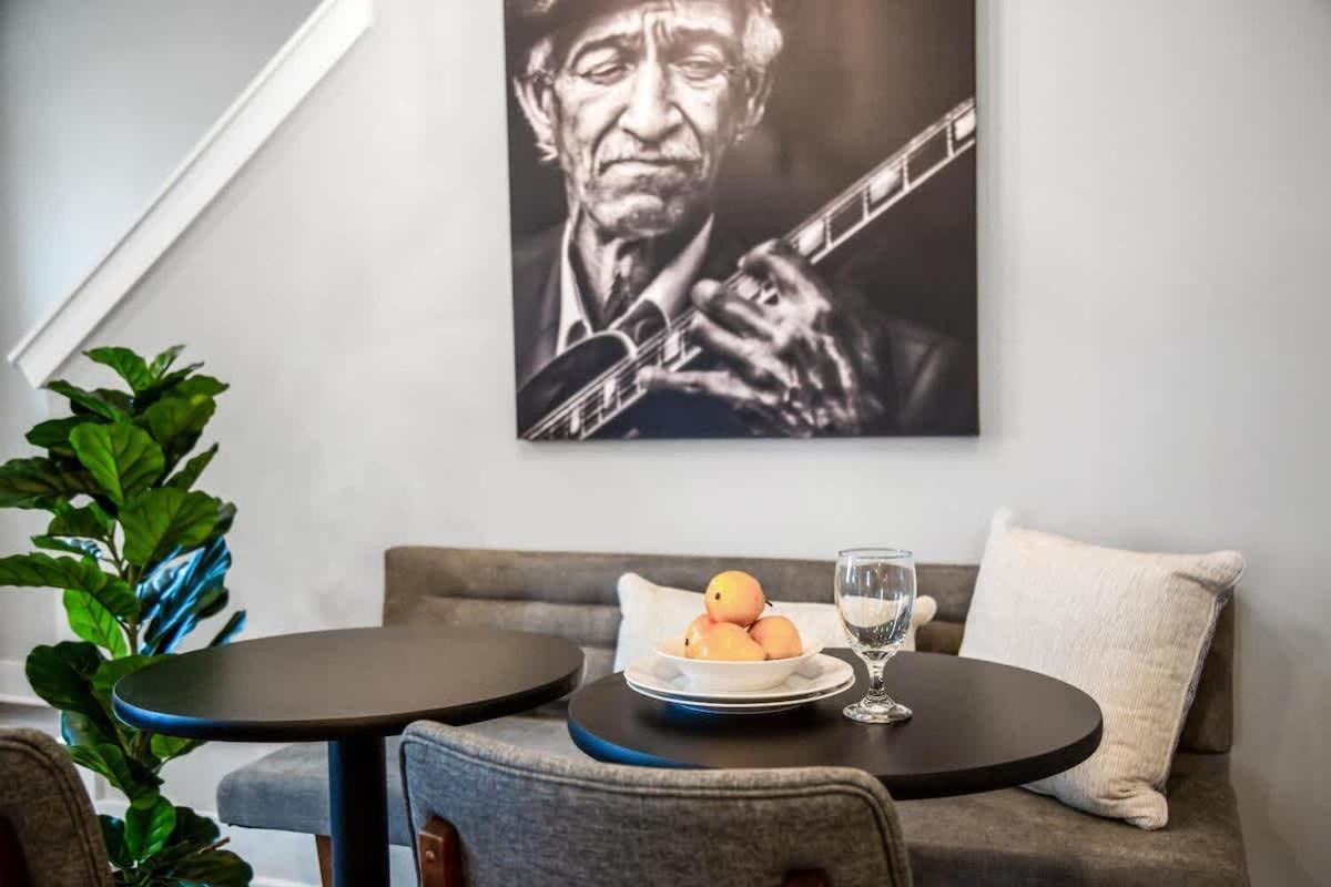 Stylish - Rooftop Deck - Hot Tub Holiday home