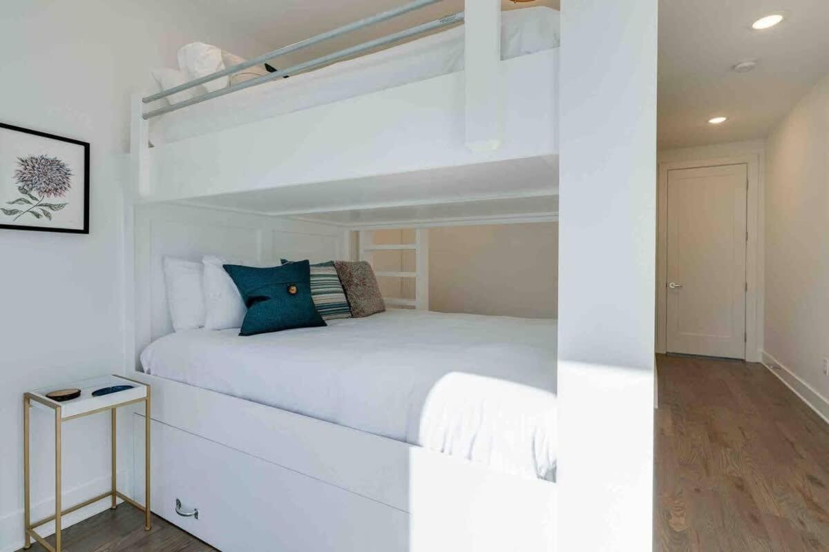 Enchanting Escape -side-by-side Luxury Nash Homes Holiday home *
