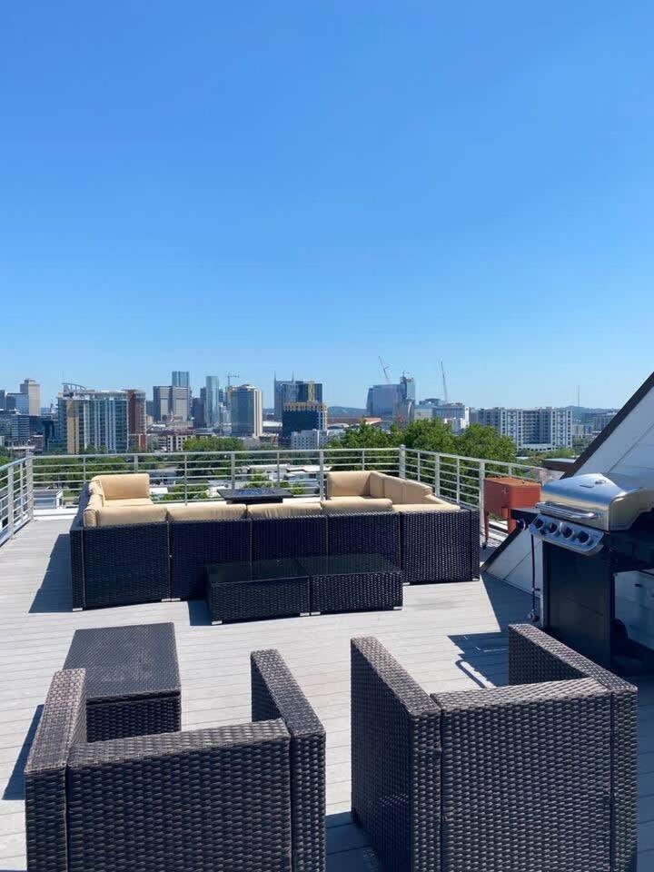 Gorgeous - 1 Mile To Honky Tonks Holiday home