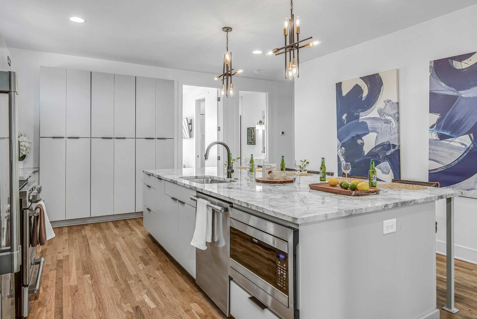 Spectacular Double Rooftop 7 Mins To Broadway Holiday home Nashville