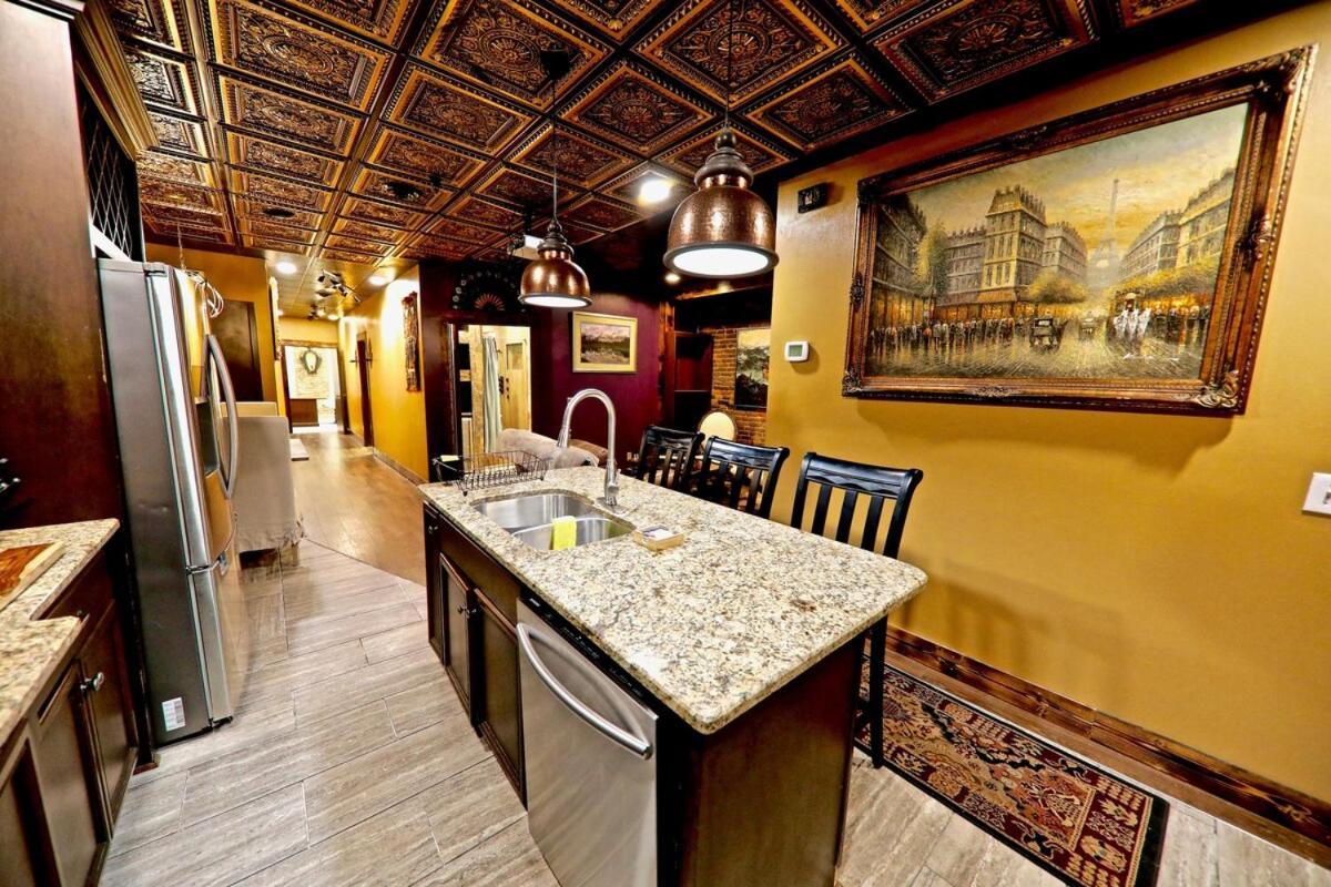 Broadway 4br 2bth 2500sf Art Gallery And Steam Holiday home *