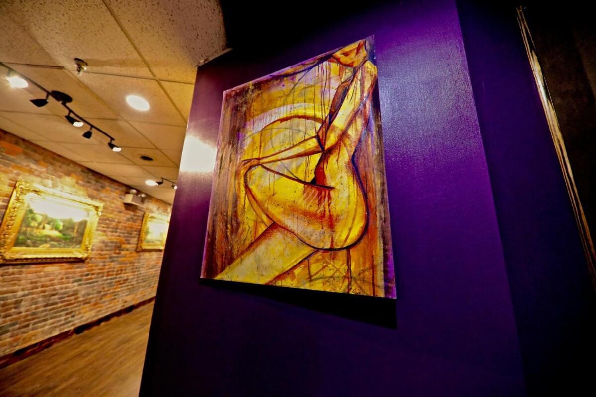 Broadway 4br 2bth 2500sf Art Gallery And Steam *