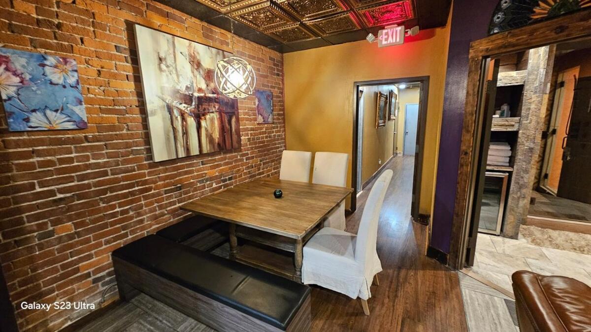 Broadway 4br 2bth 2500sf Art Gallery And Steam