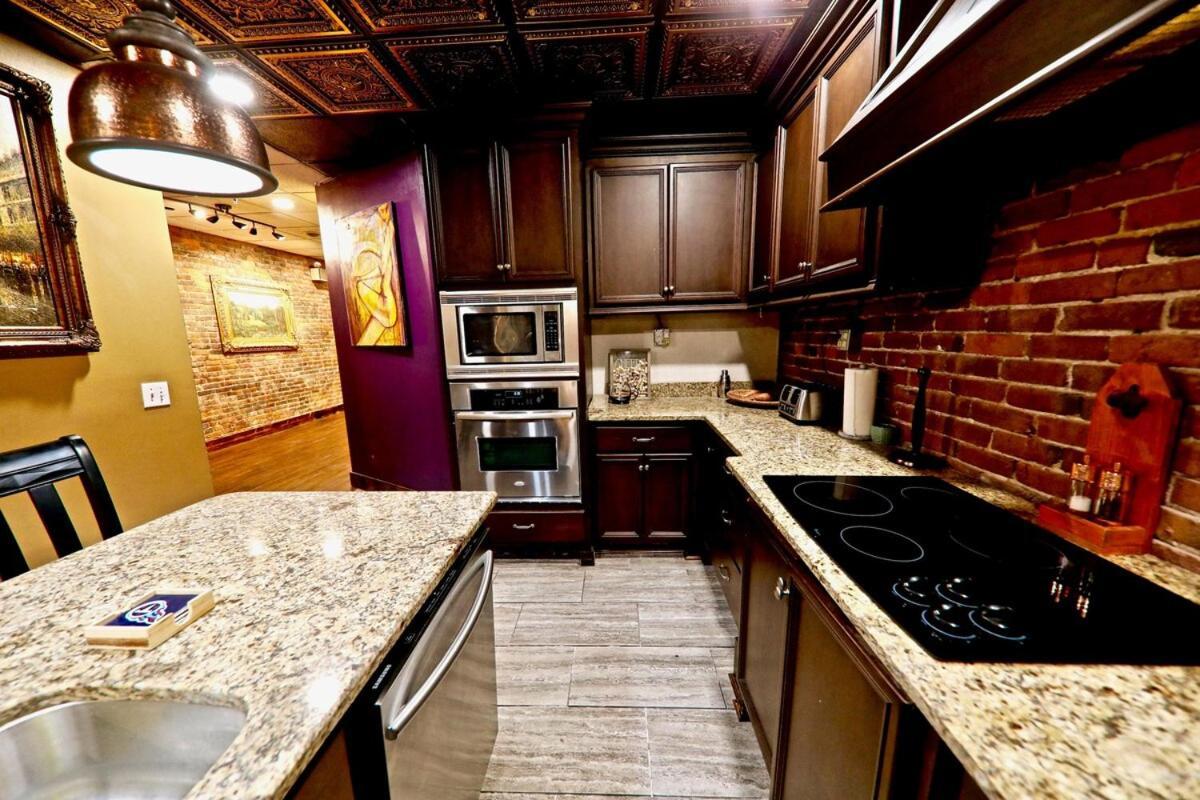 Broadway 4br 2bth 2500sf Art Gallery And Steam
