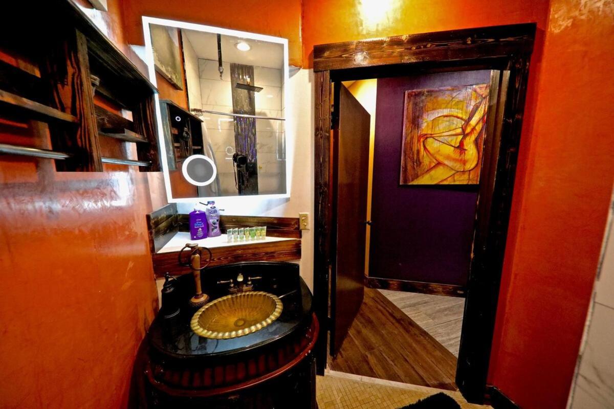 Broadway 4br 2bth 2500sf Art Gallery And Steam Holiday home