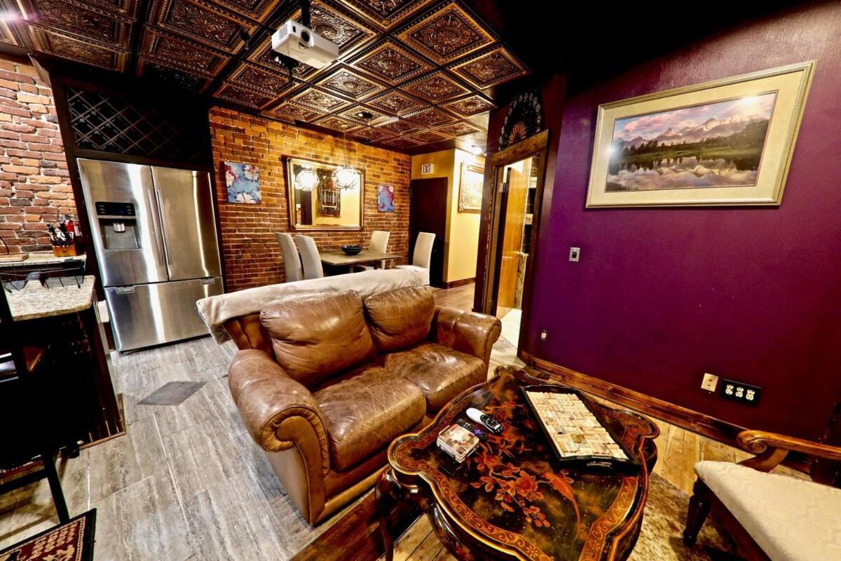 Broadway 4br 2bth 2500sf Art Gallery And Steam Nashville