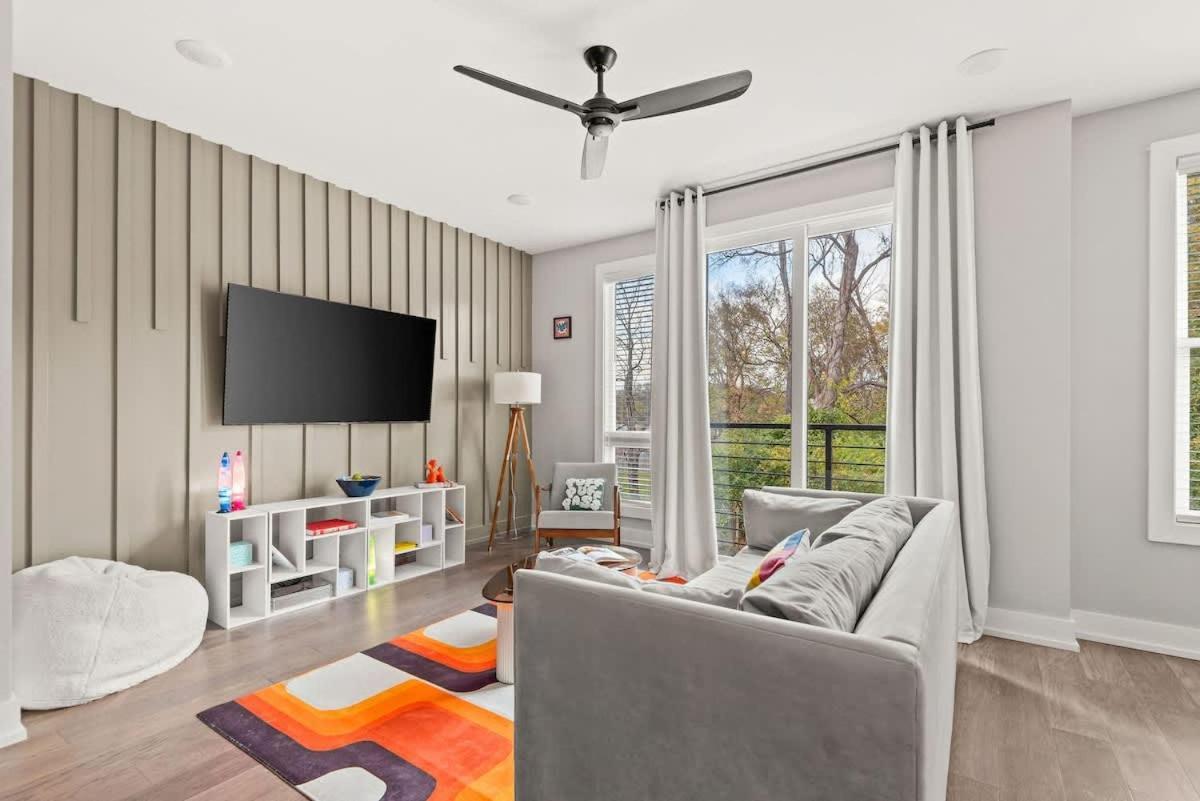 Large Marvel Themed 14ppl Spacious Townhome *