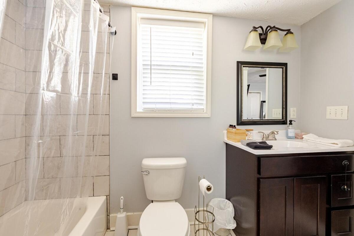 The Little Blue Haus - Two Miles To Broadway * Nashville