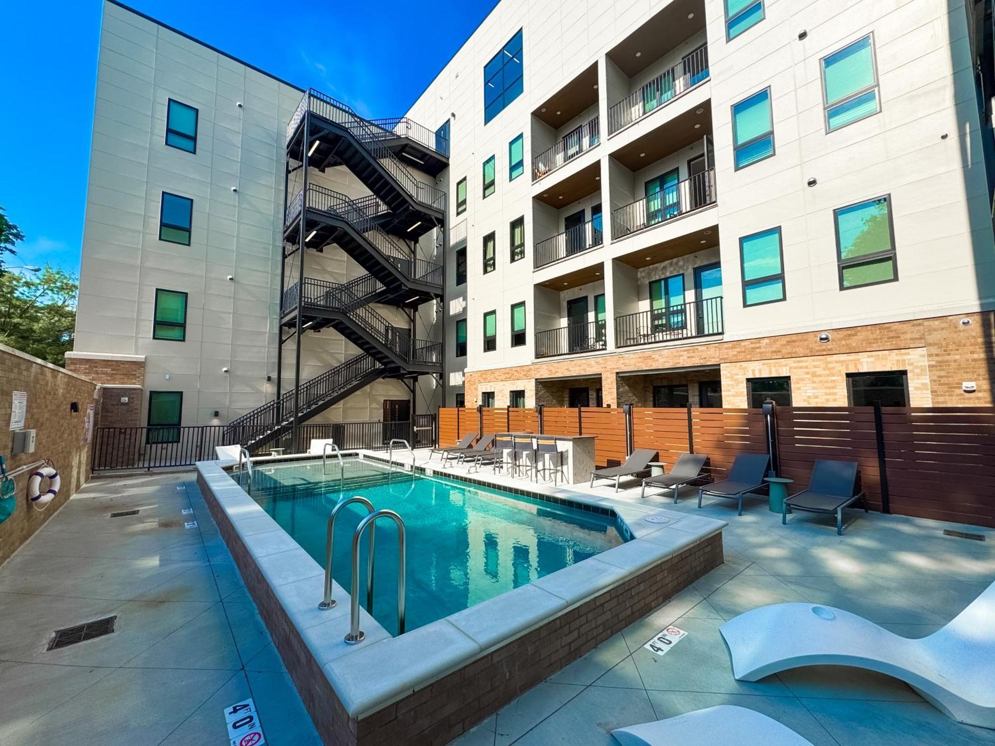 The Smokeshow On Music Row Near Broadway In Downtown Nashville- Pool, Gym, Patio Nashville