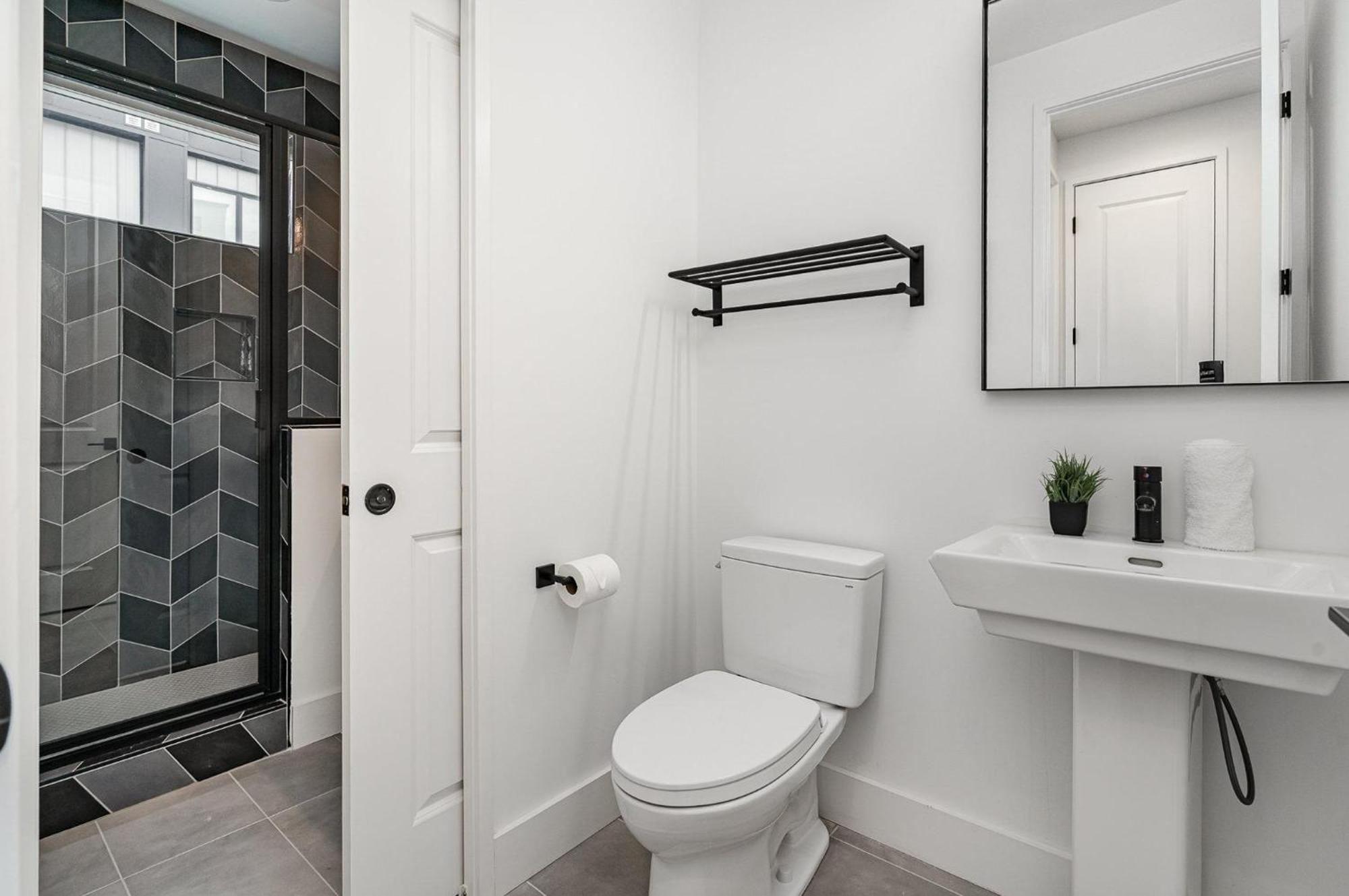 Melody Row-2 Unit Combo W/hot Tub-mins To Broadway