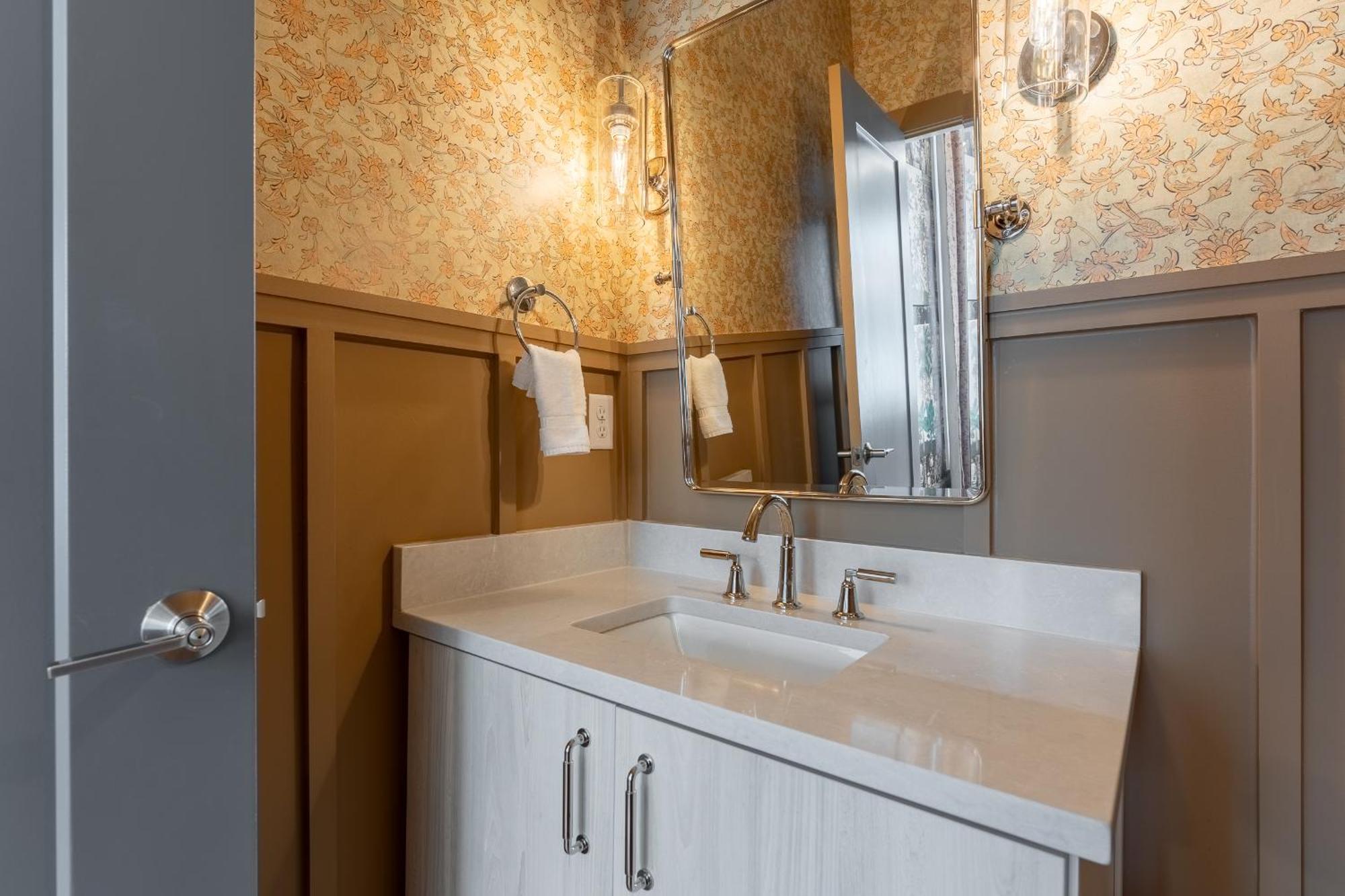 Henley At The Lucy By Local Holiday home *