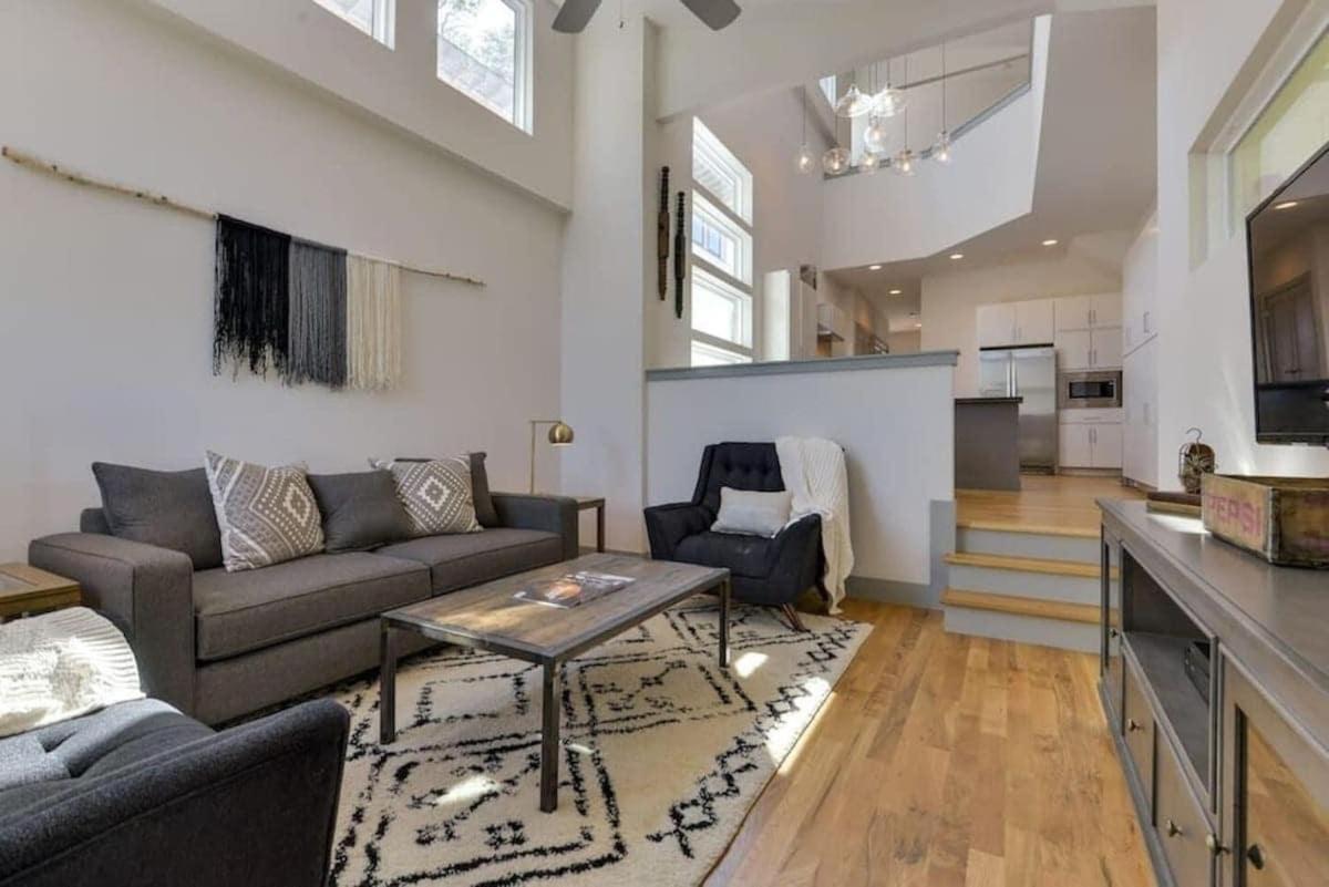 Moments On Moore Nashville