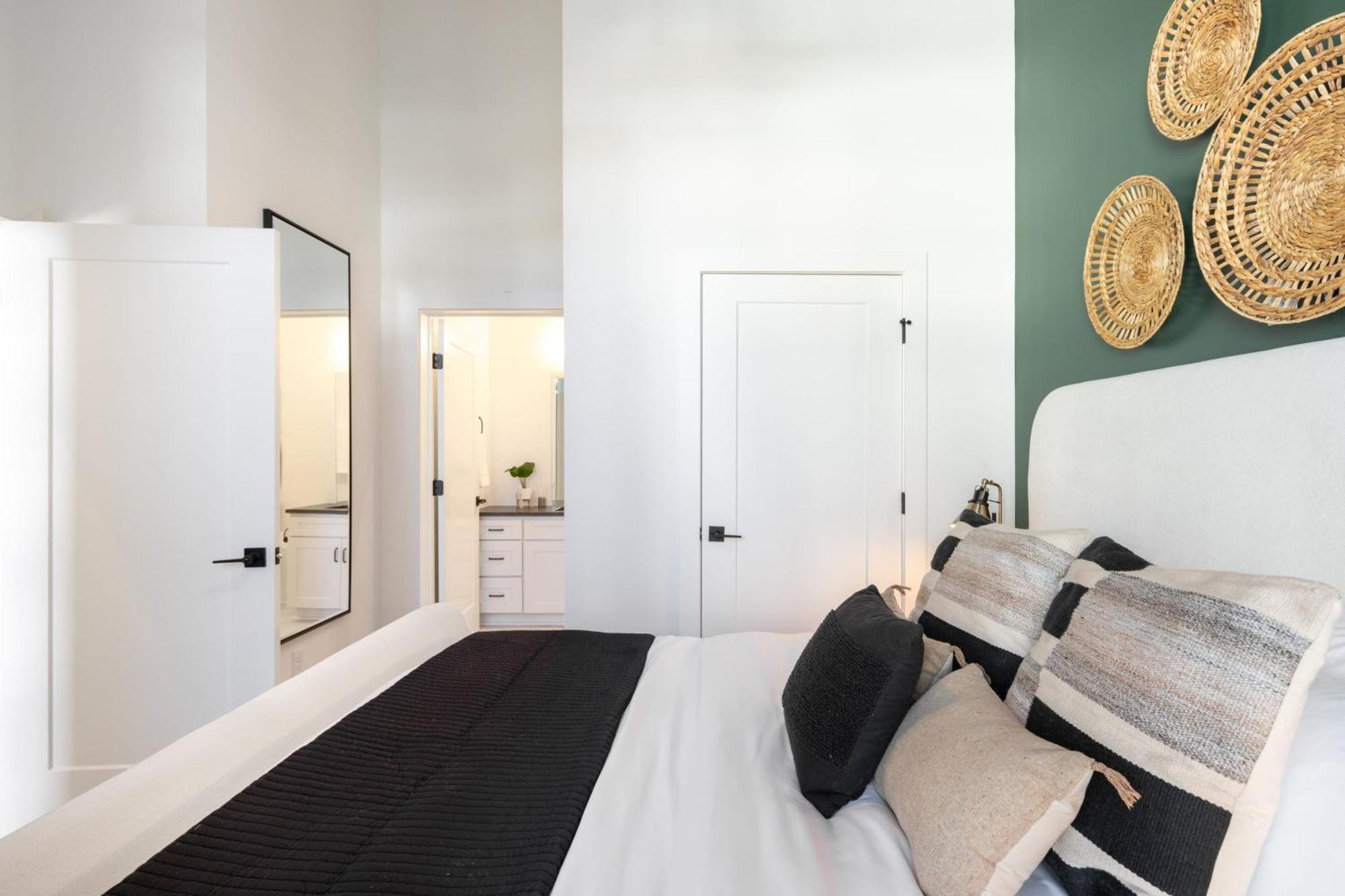 New Build Sleeps 12 2 In Scenic Bluffside Minutes To Downtown