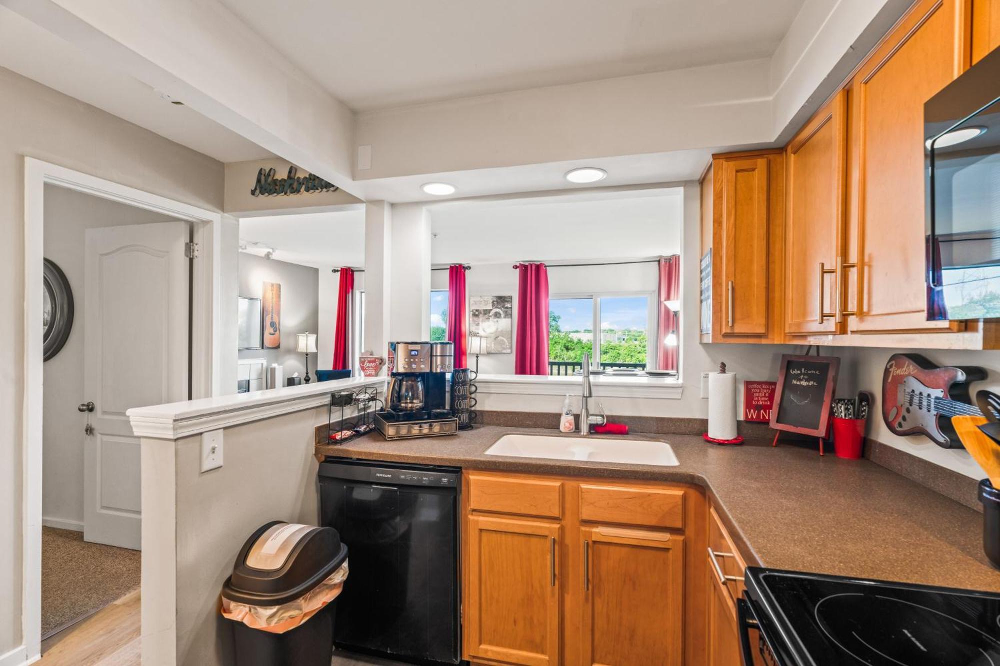 Apartment Heart Of Downtown/walk To Broadway & The Action/bars/music Venues/honky Tonks! Nashville