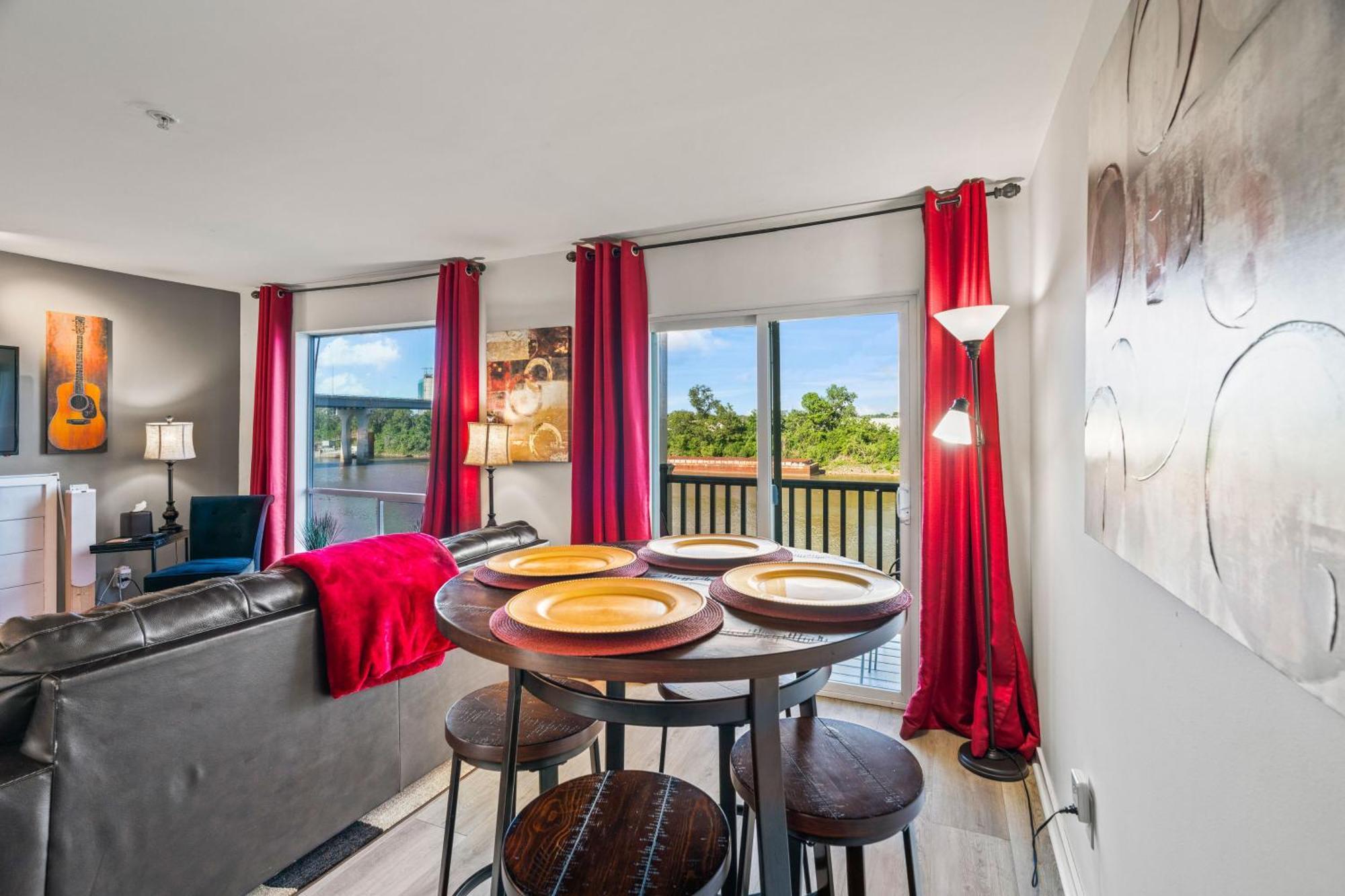 Heart Of Downtown/walk To Broadway & The Action/bars/music Venues/honky Tonks! *