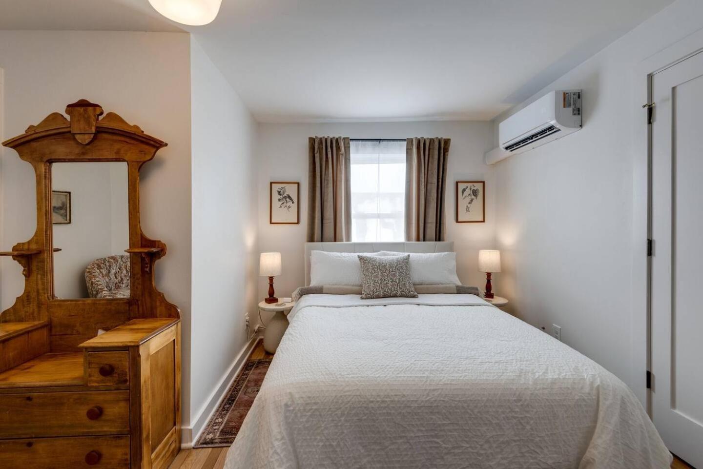 Chic 2 Bed 2 Bath, In 12 South Holiday home Nashville