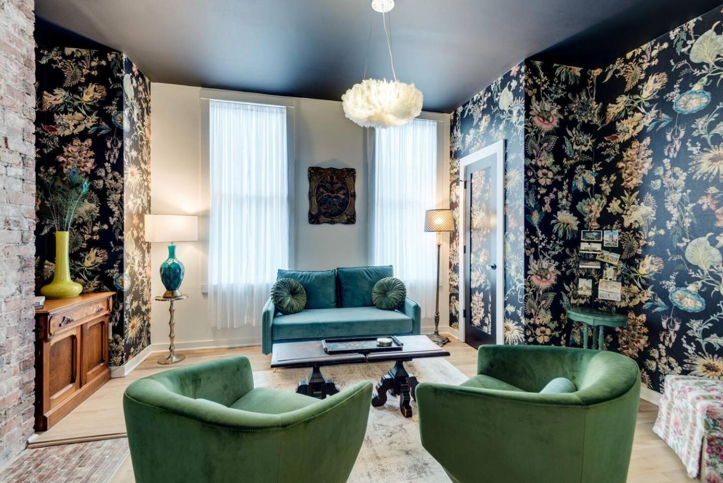 Chic 2 Bed 2 Bath, In 12 South Nashville