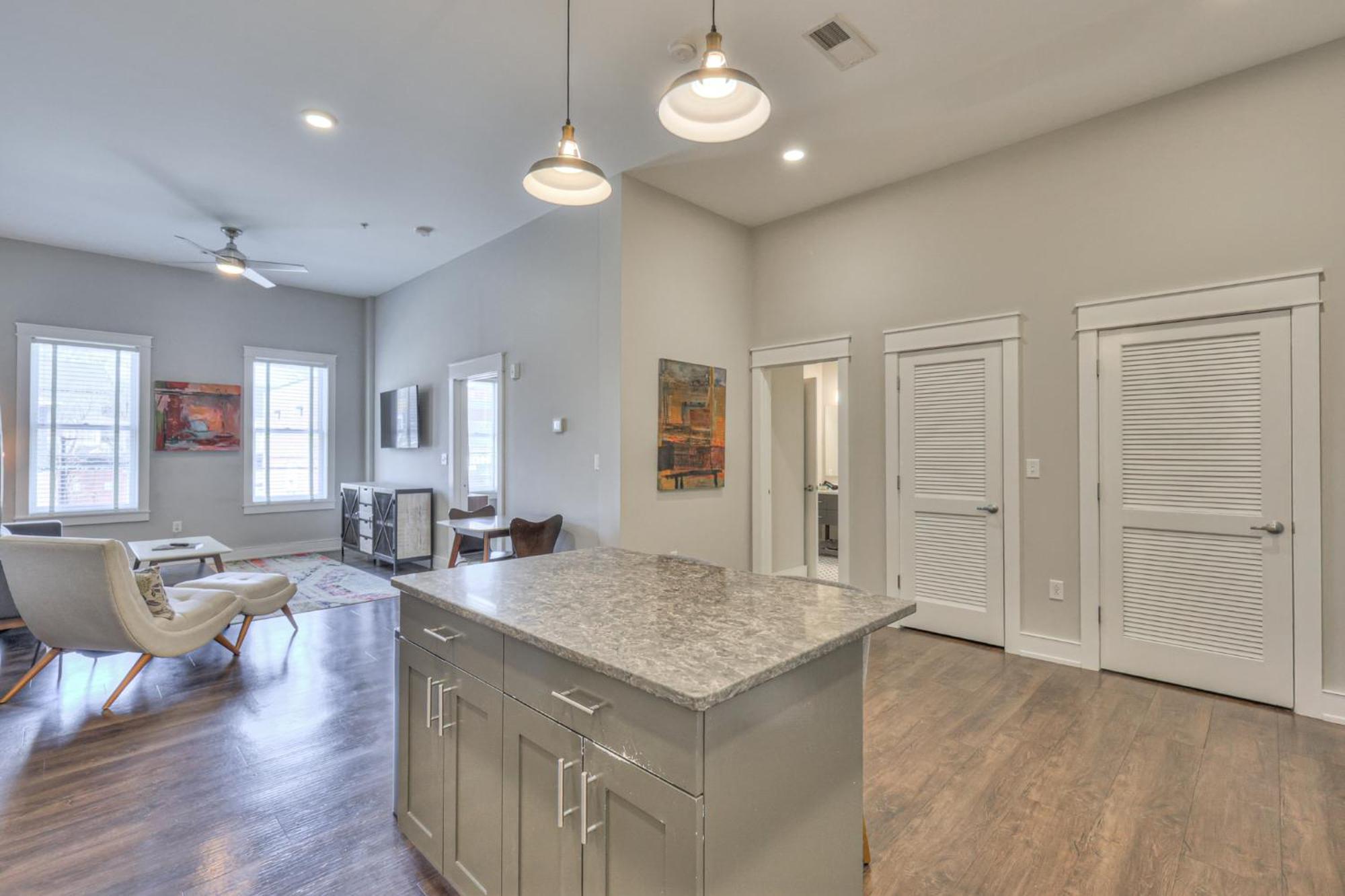 Boutique One Bedroom In Dynamic 12 South 202