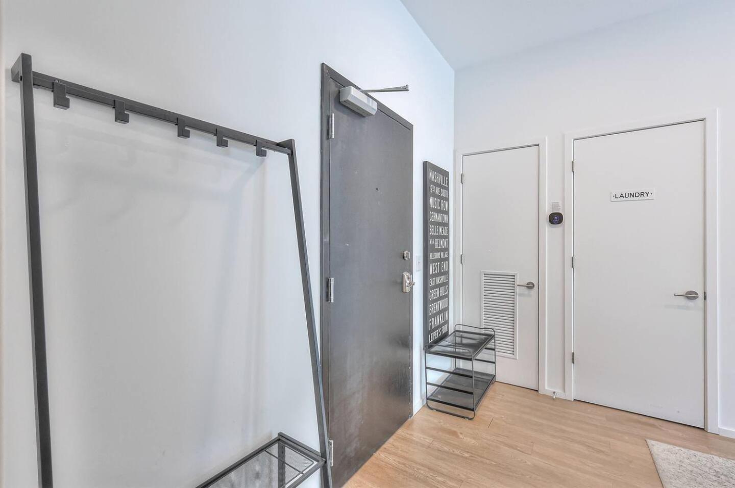 Apartment Amazing Downtown W Pool And Free Parking *