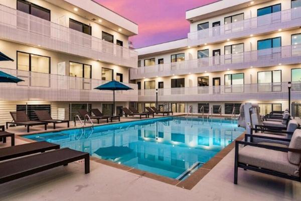 Amazing Downtown W Pool And Free Parking Nashville