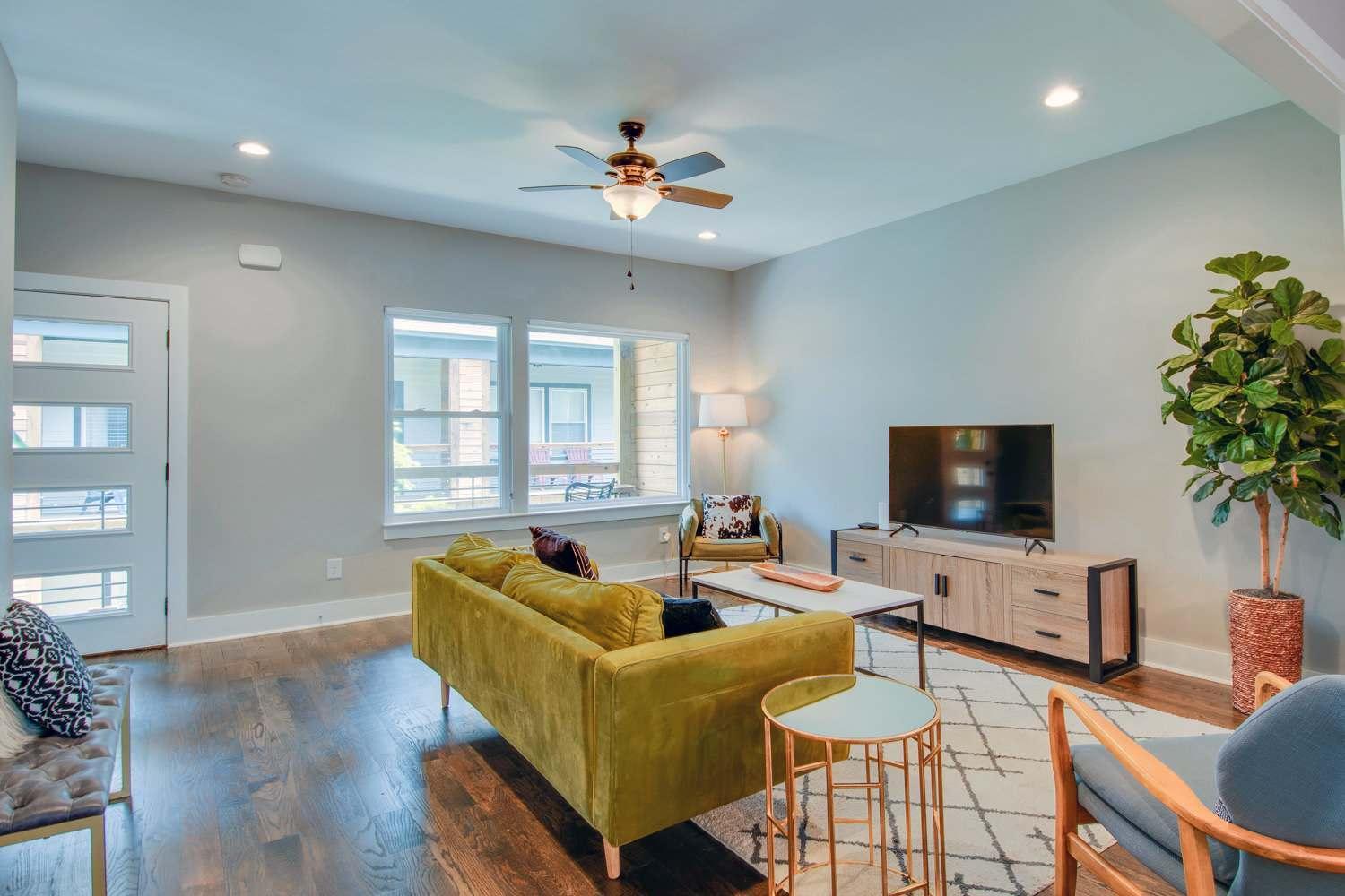 Couple Townhome Getaway Near East * Nashville