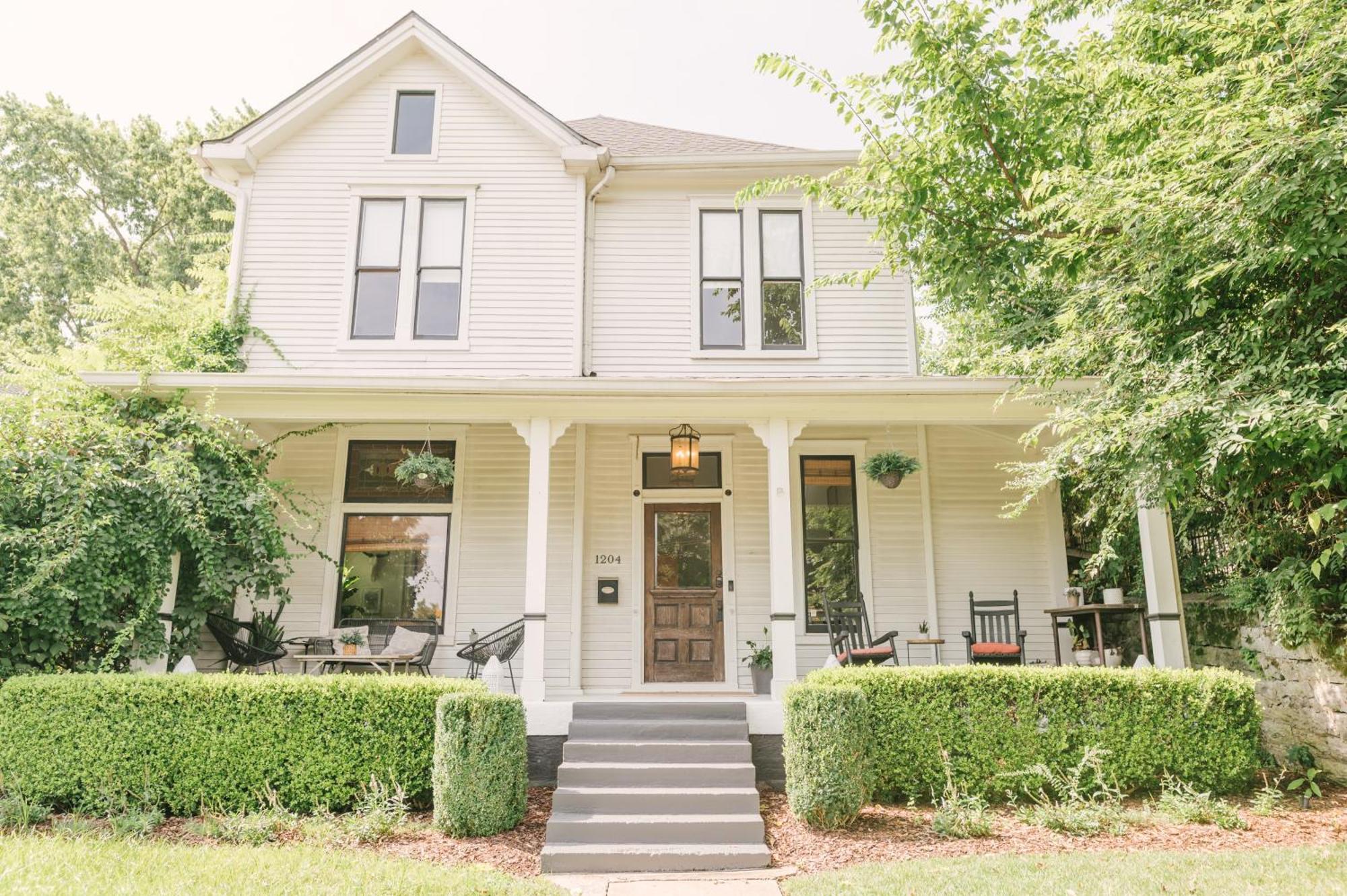 Historic Gem: 4 Bedroom With Pool, Walk To Hotspots * Nashville