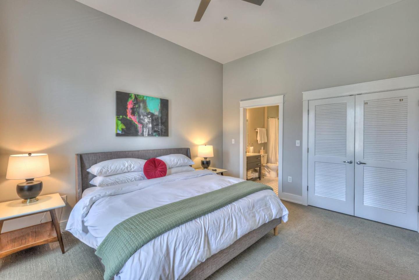 Boutique One Bedroom In Dynamic 12 South 202