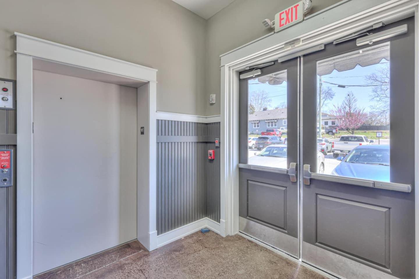 Boutique One Bedroom In Dynamic 12 South 202