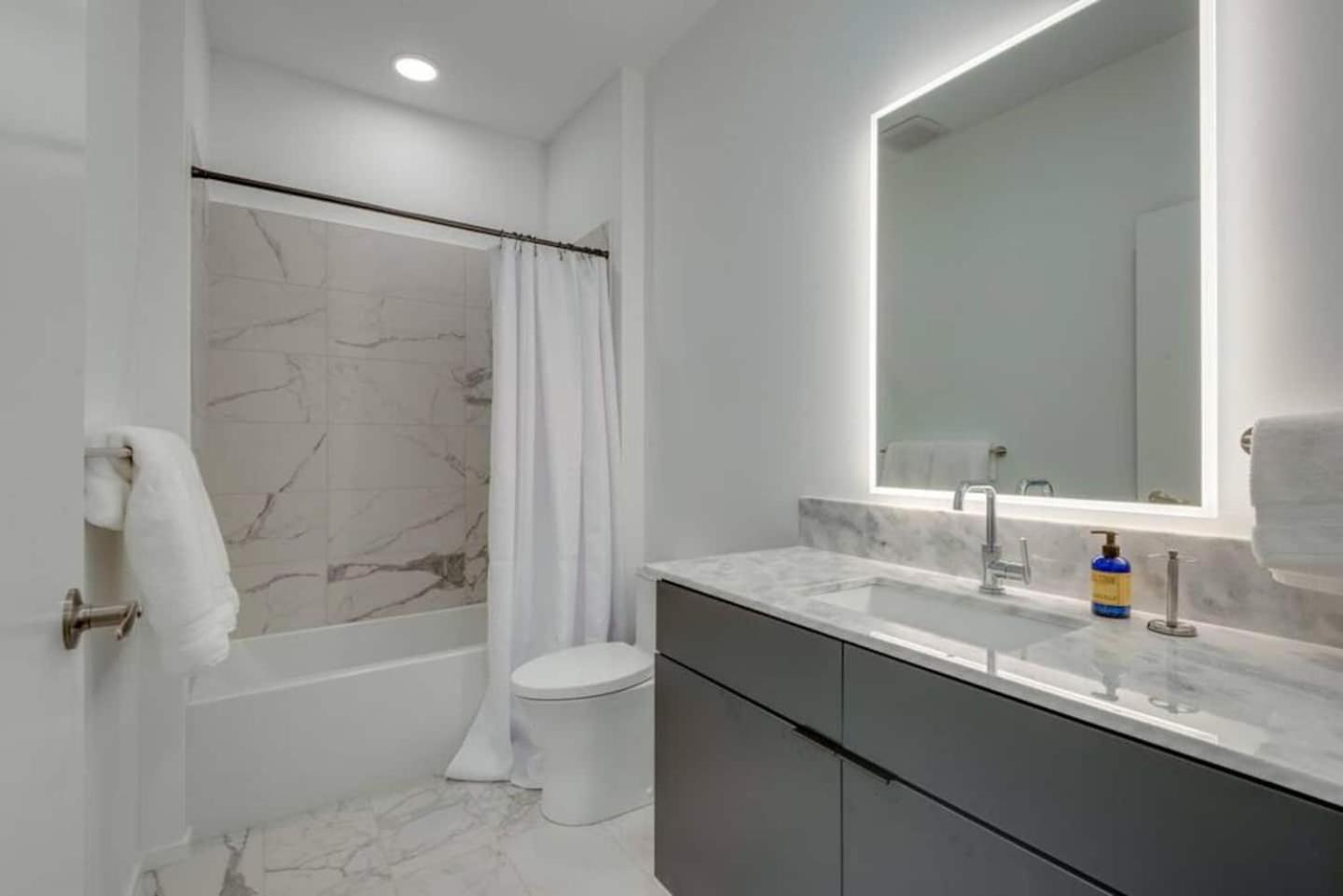 Boutique On Nashville's Riverfront- Eve #201 Holiday home *