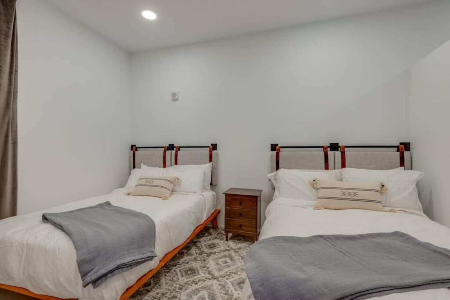 Boutique On Nashville's Riverfront- Eve #201