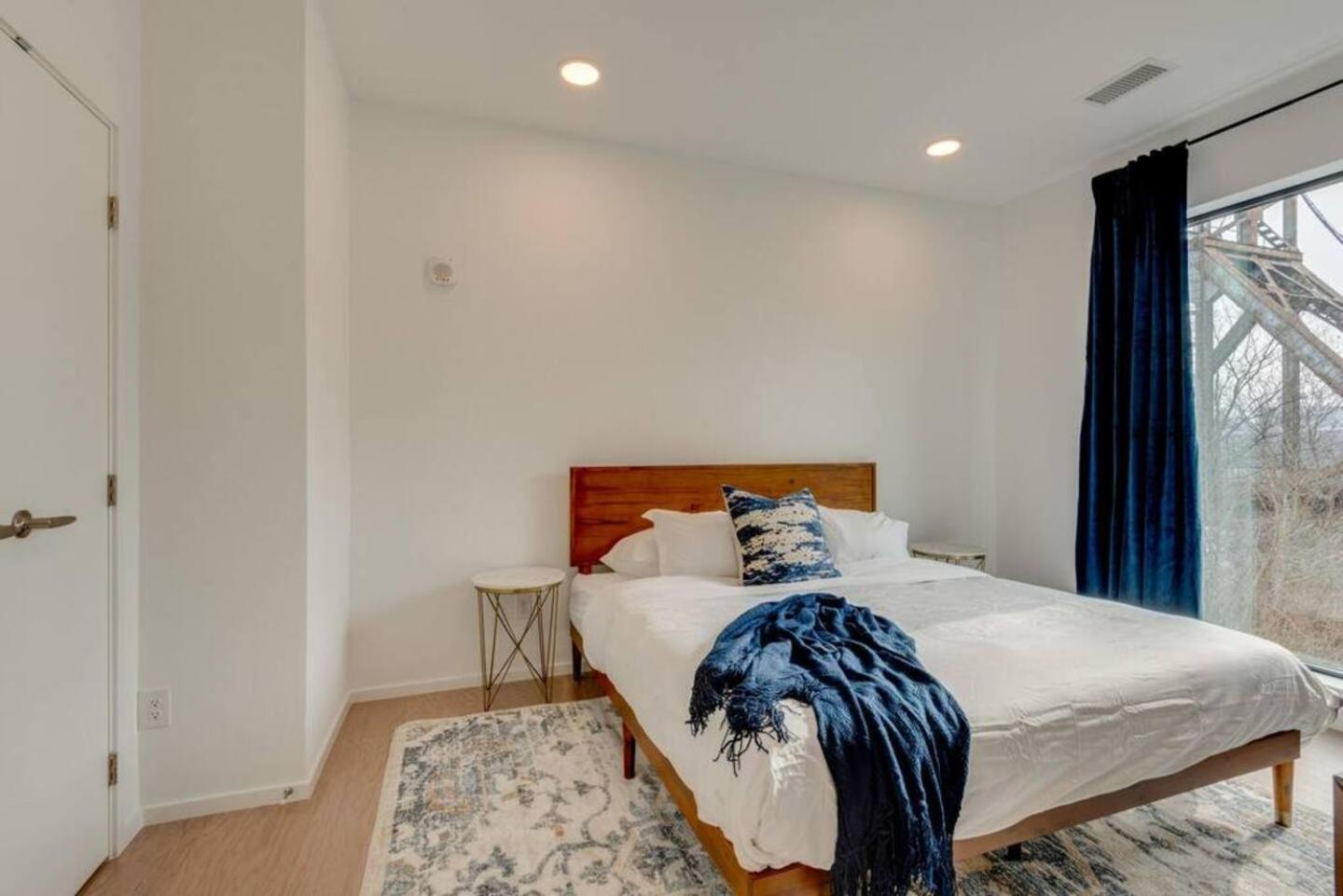 Boutique On Nashville's Riverfront- Eve #201