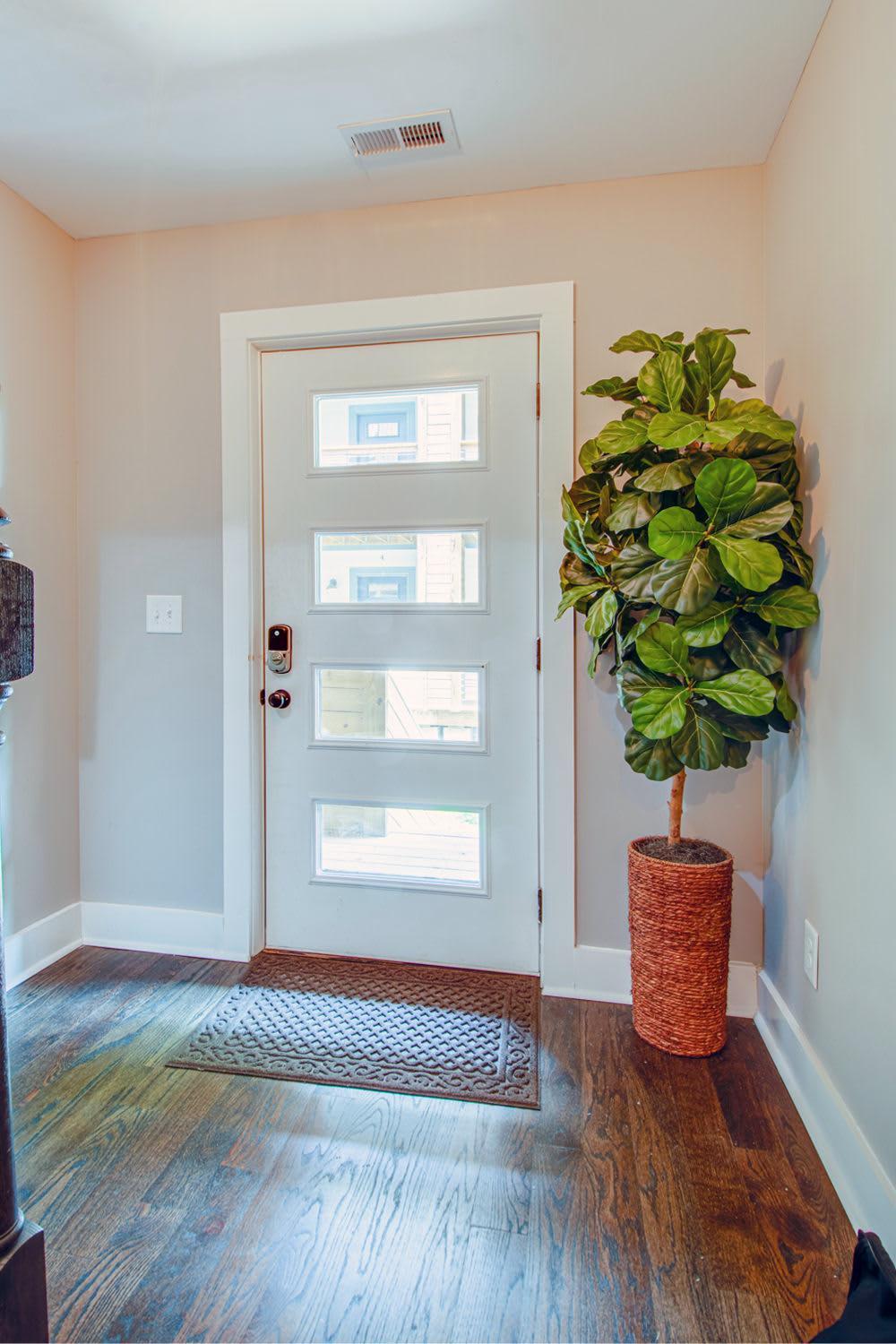 Couple Townhome Getaway Near East Holiday home Nashville