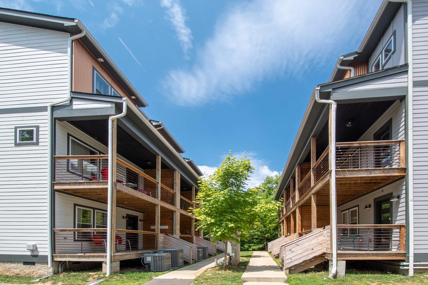 Couple Townhome Getaway Near East