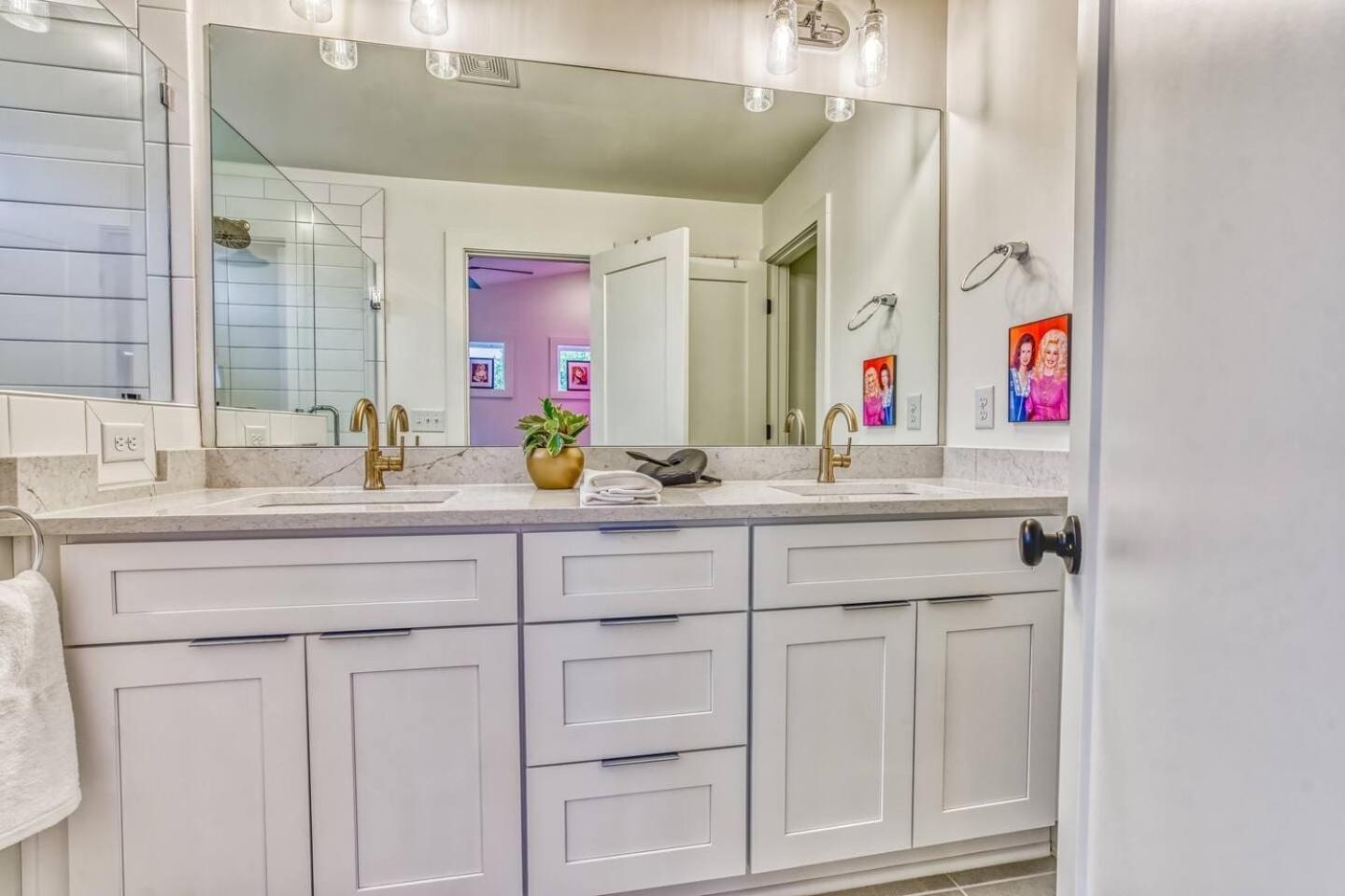 Holiday home Beautiful Balcony Sleeps 12 4 Miles From Broadway