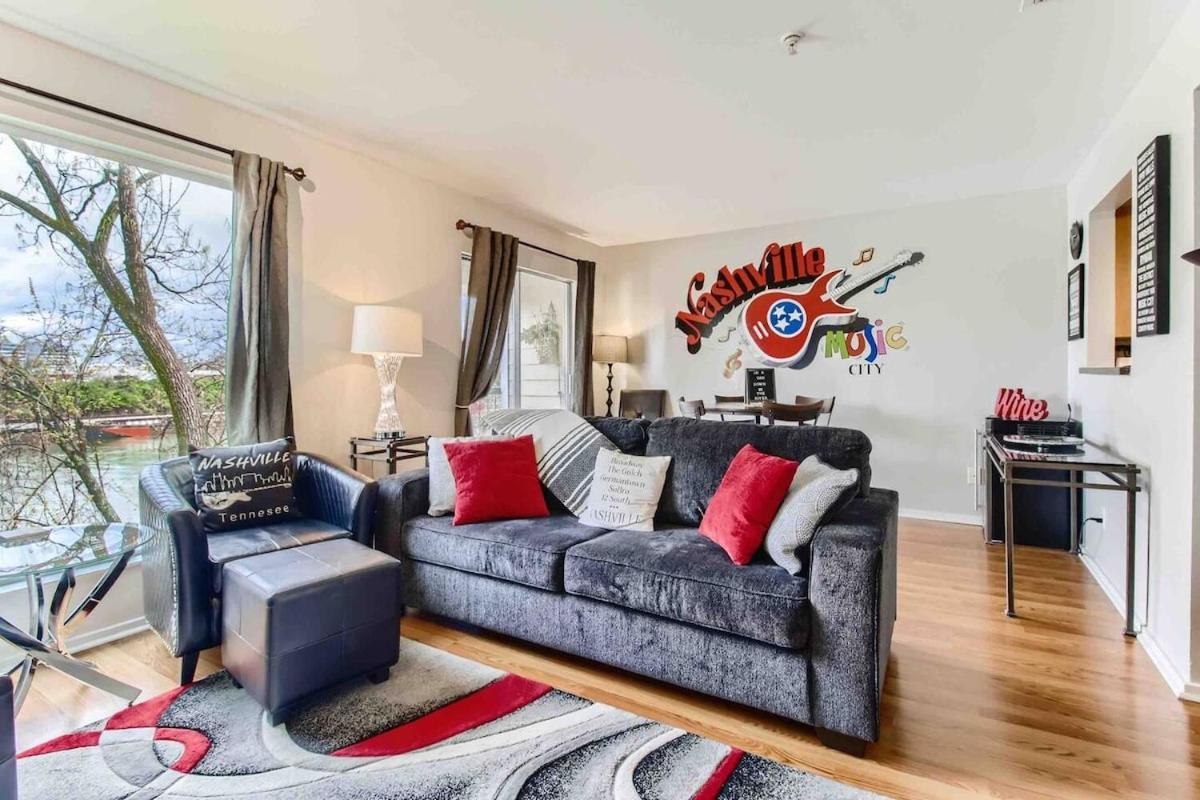 Uncork And Unwind Free Parking Pool Walk To Broadway! Apartment Nashville