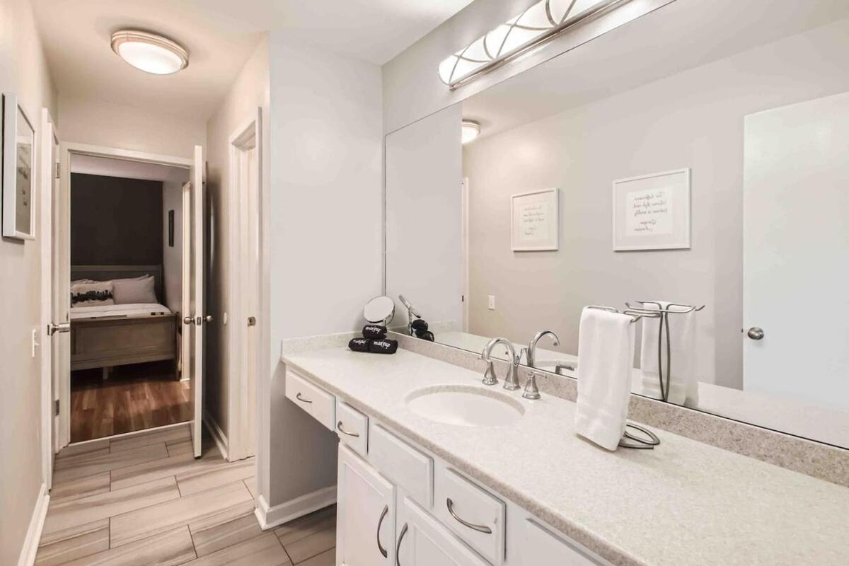 Apartment Uncork And Unwind Free Parking Pool Walk To Broadway! *