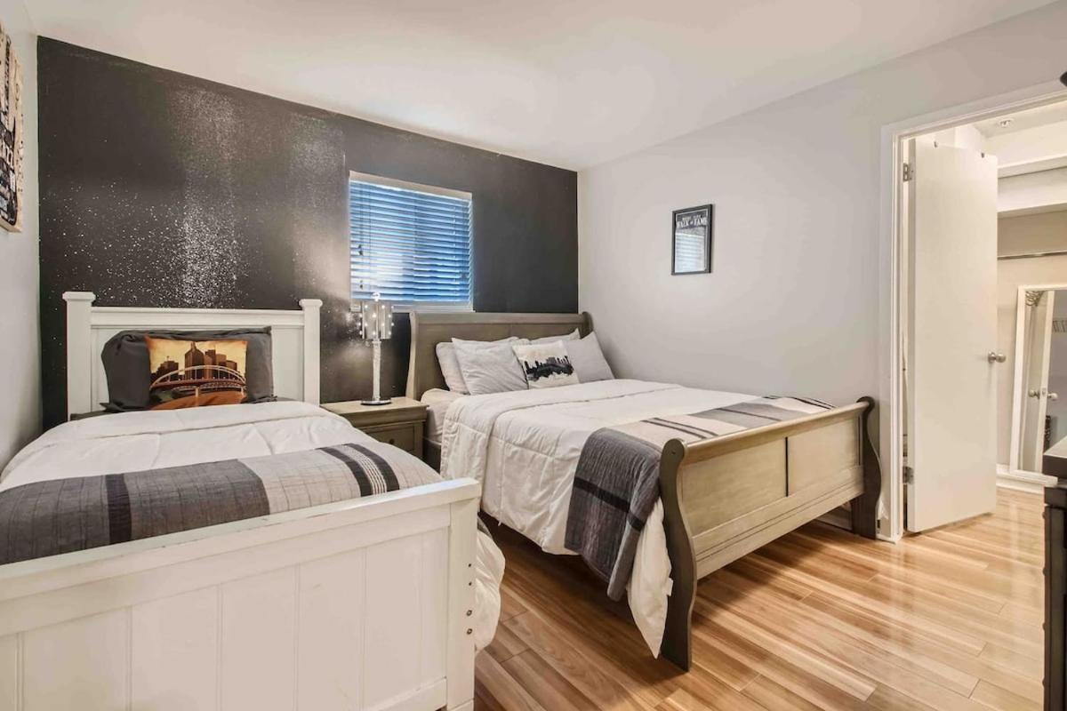 Uncork And Unwind Free Parking Pool Walk To Broadway!