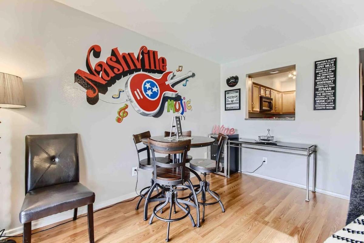 Uncork And Unwind Free Parking Pool Walk To Broadway! Apartment Nashville
