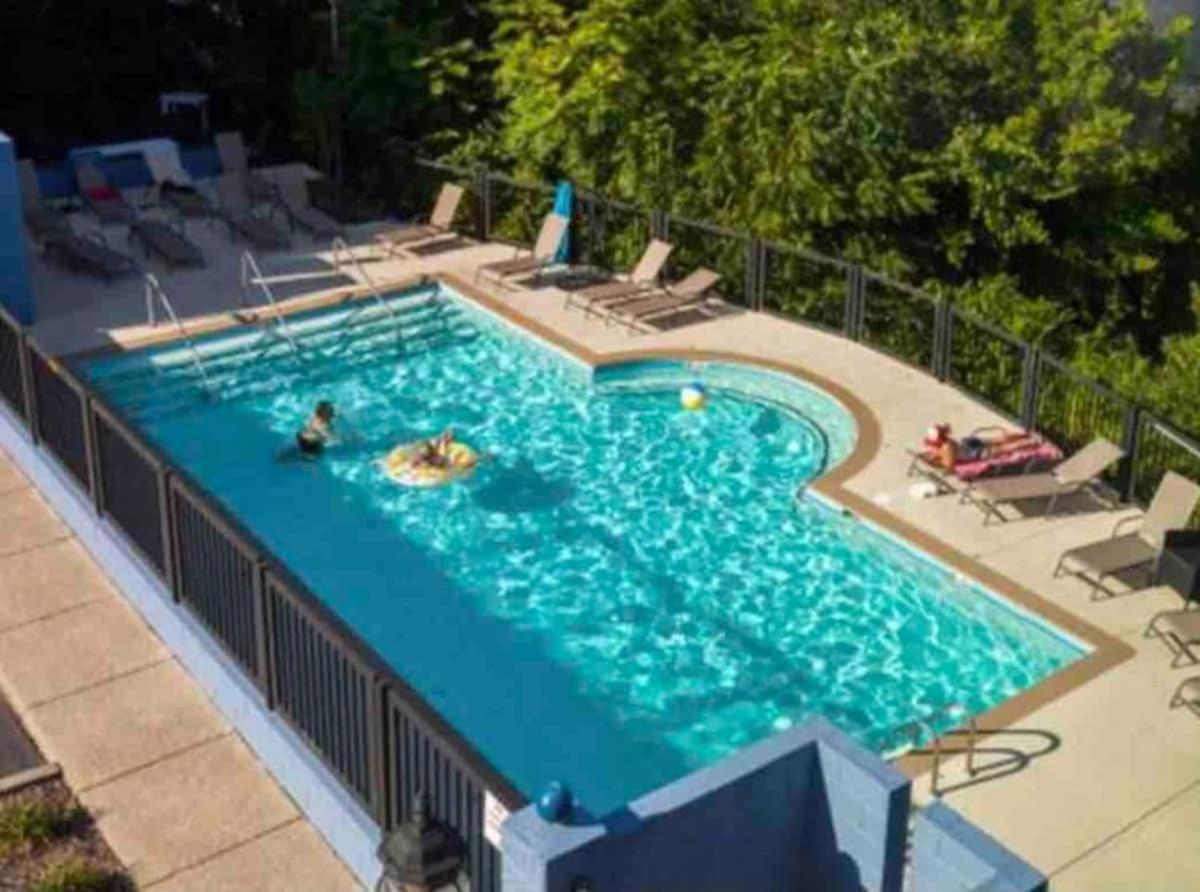 Uncork And Unwind Free Parking Pool Walk To Broadway! Apartment *