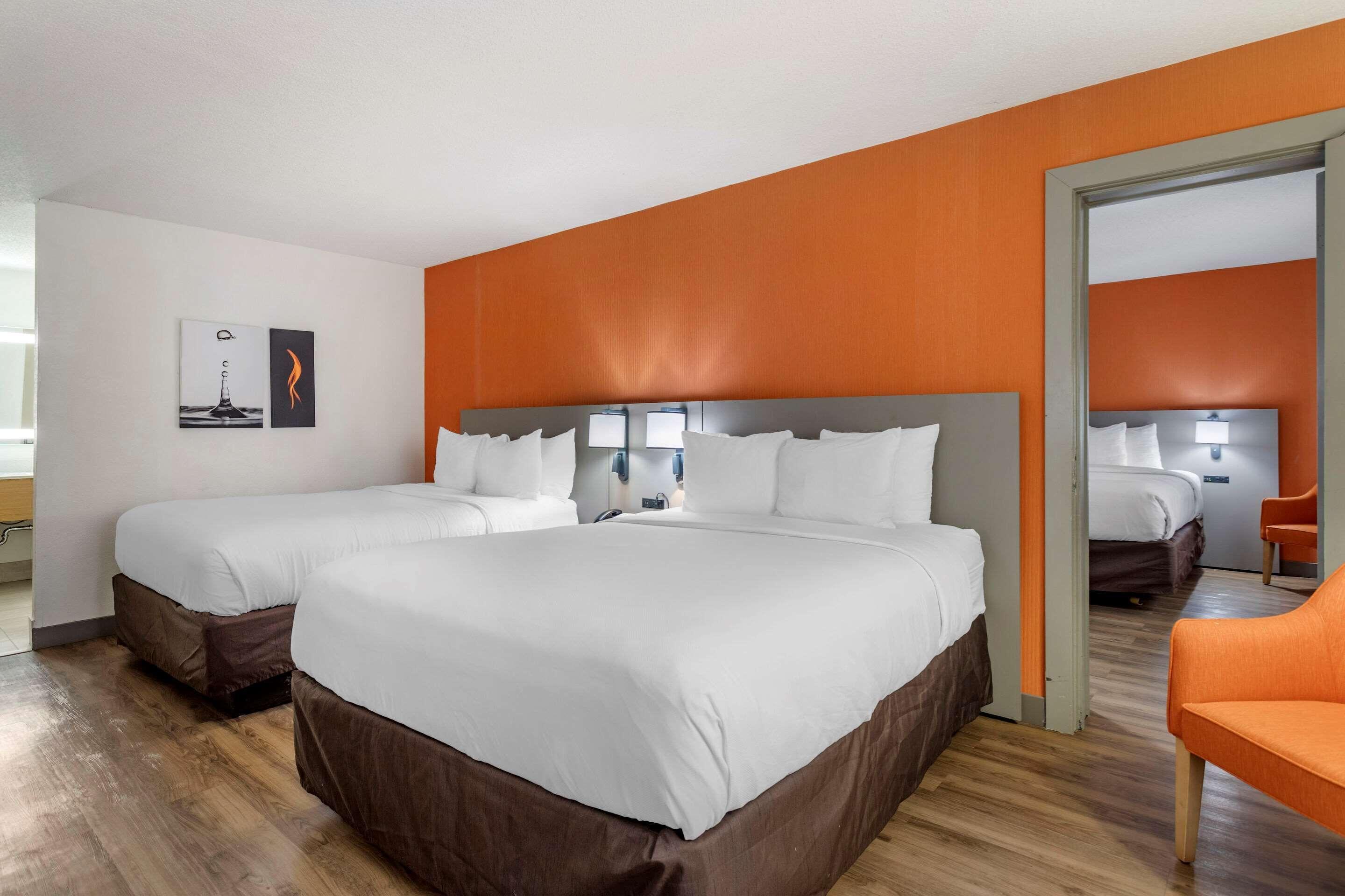 Comfort & Downtown - Stadium Hotel 2*