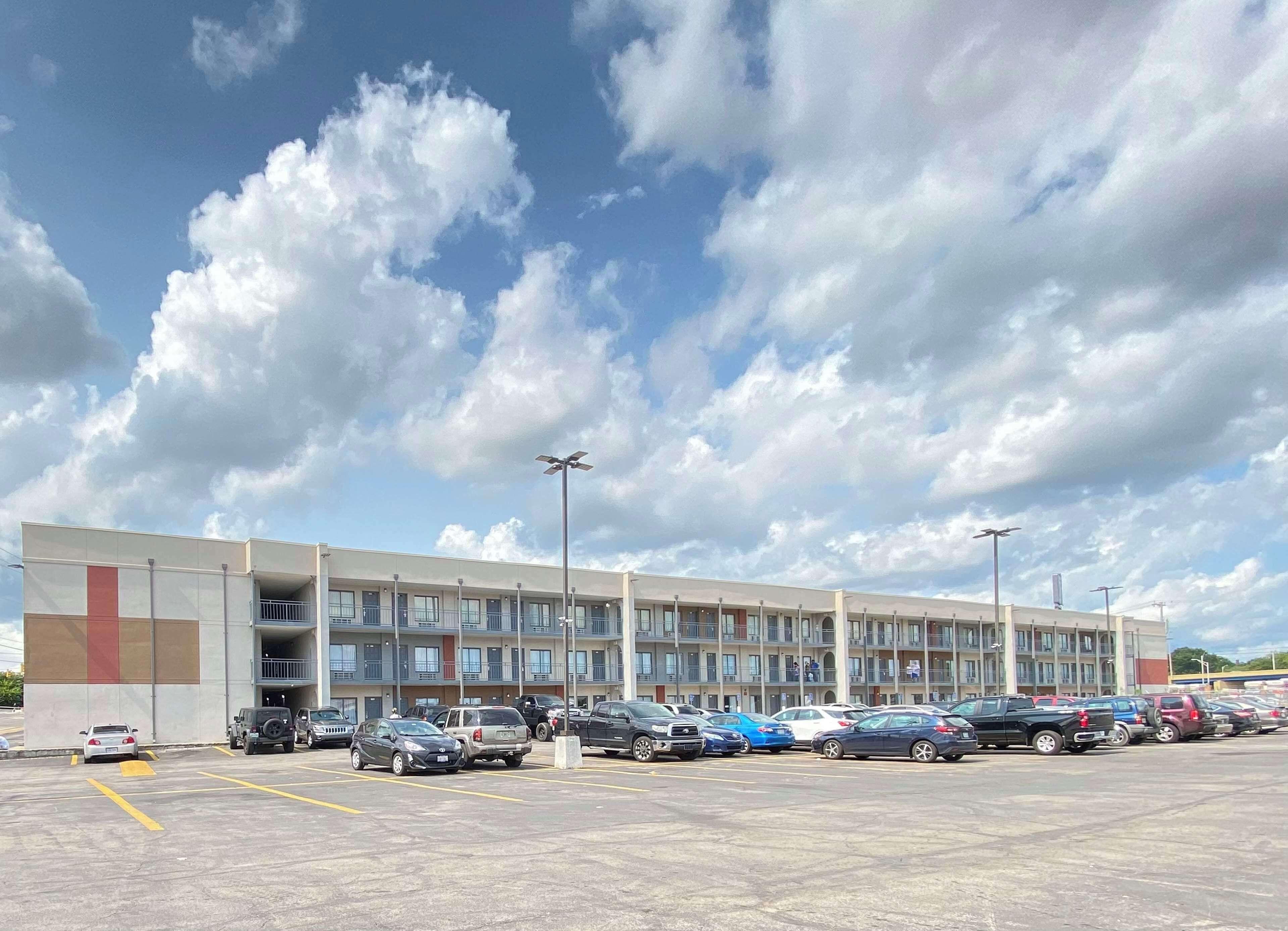 Knights - Downtown Hotel 2*