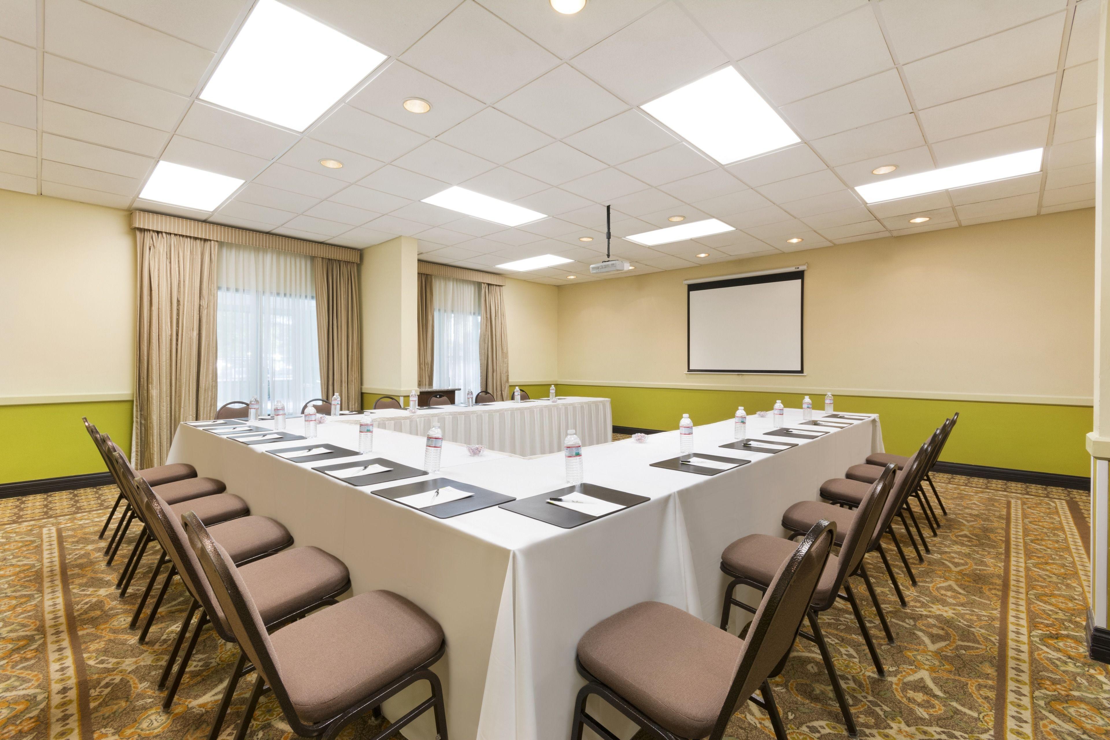 Hotel Radisson Airport 3*