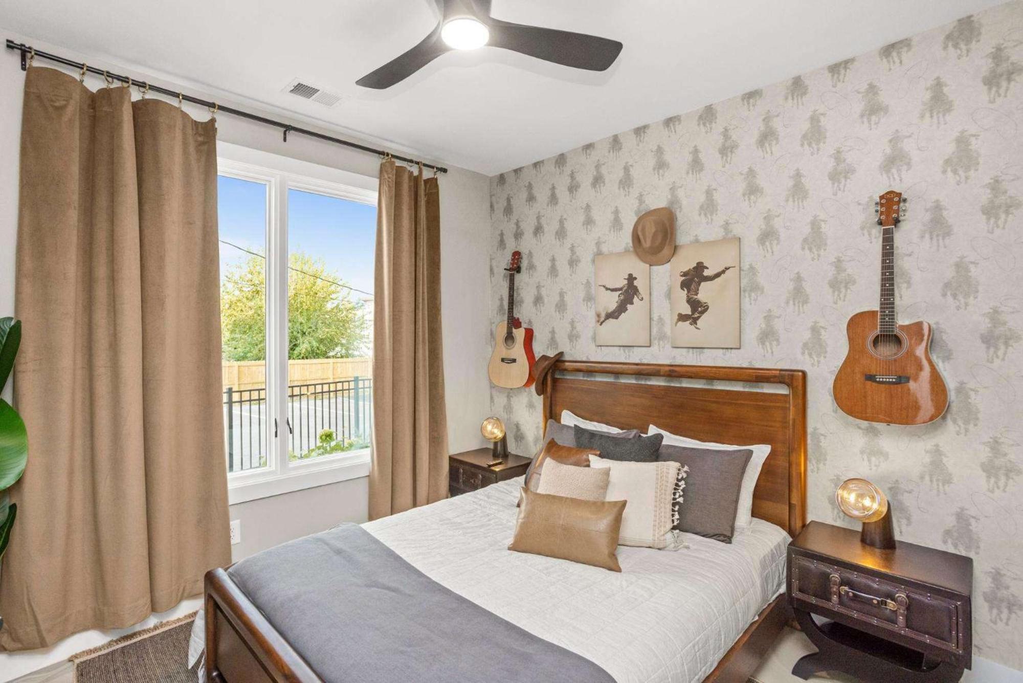 Luxury House In With Rooftop Deck Holiday home