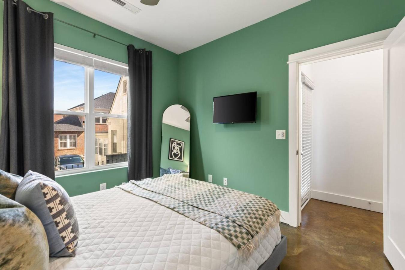 Private Rooftop Near Vanderbilt Only 2 Miles From Downtown