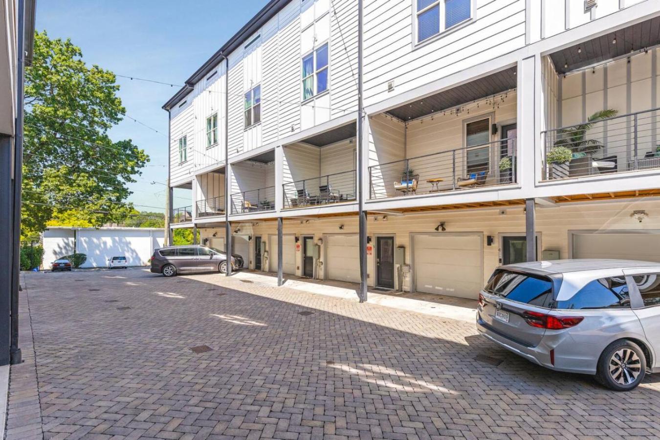 Private Rooftop Near Vanderbilt Only 2 Miles From Downtown Holiday home *