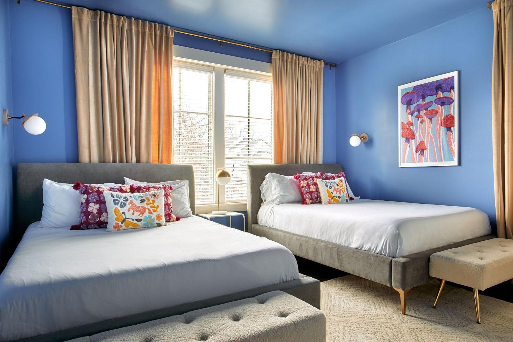 Apartment 12 South Penthouse, Coffee, Tacos & Views! *