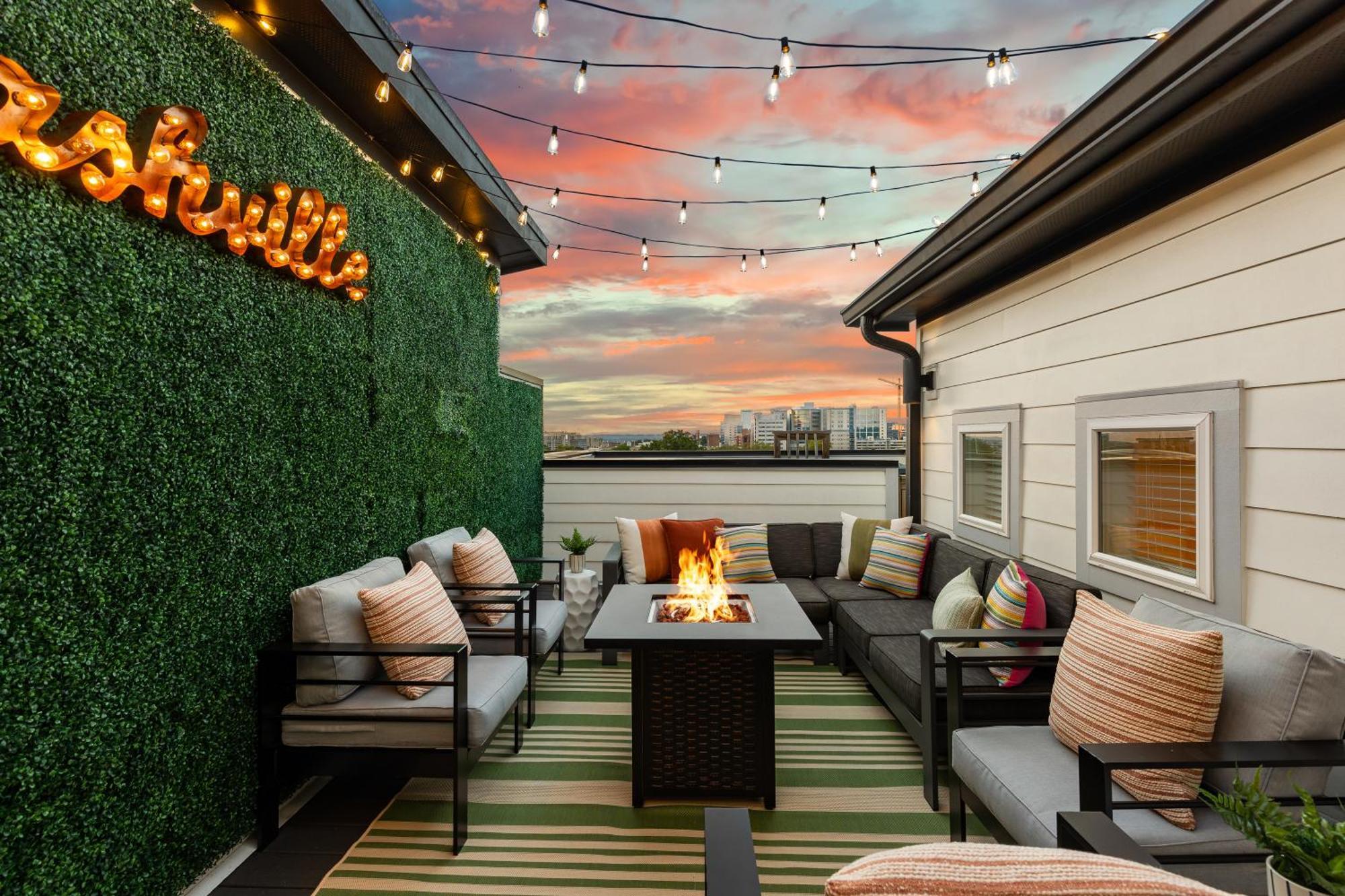 Private Rooftop Near Vanderbilt Only 2 Miles From Downtown Nashville