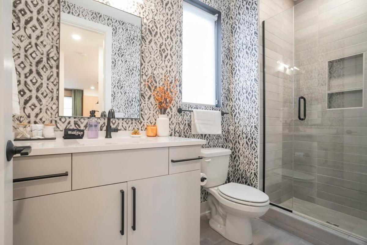 2 Homes With Rooftops & Views Holiday home *