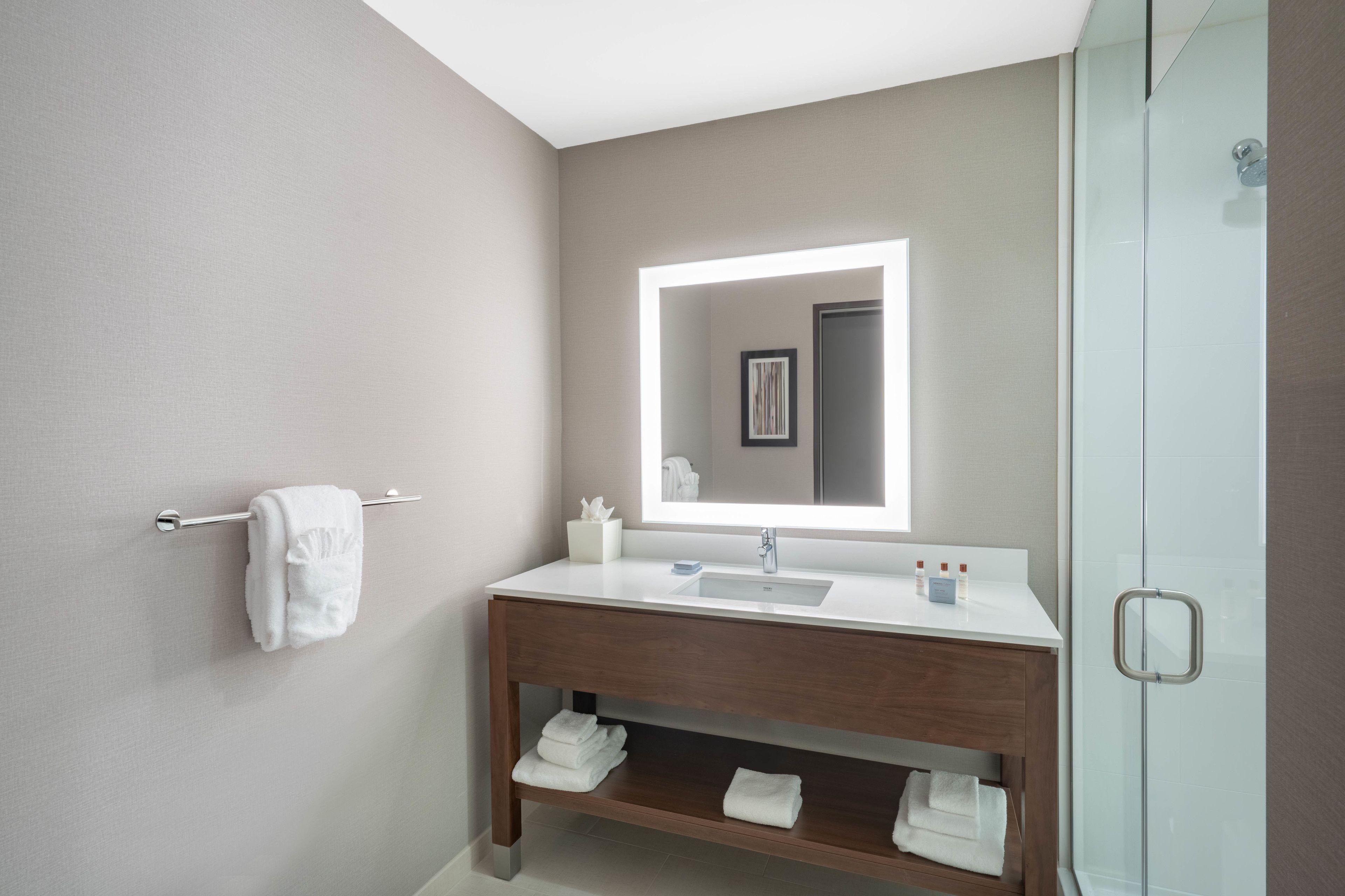 Hampton By Hilton Airport Century Place