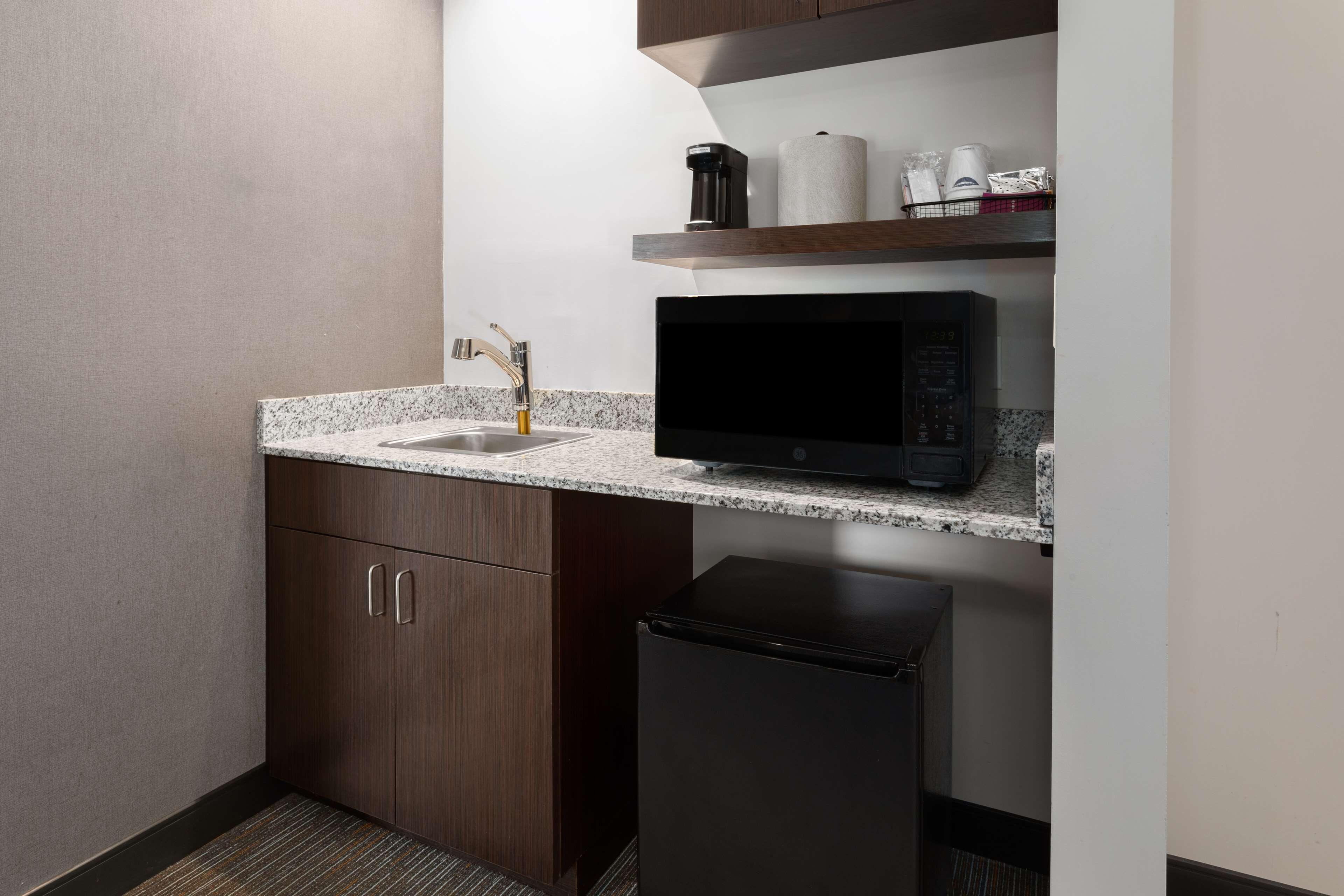 Hotel Hampton By Hilton Airport Century Place Nashville